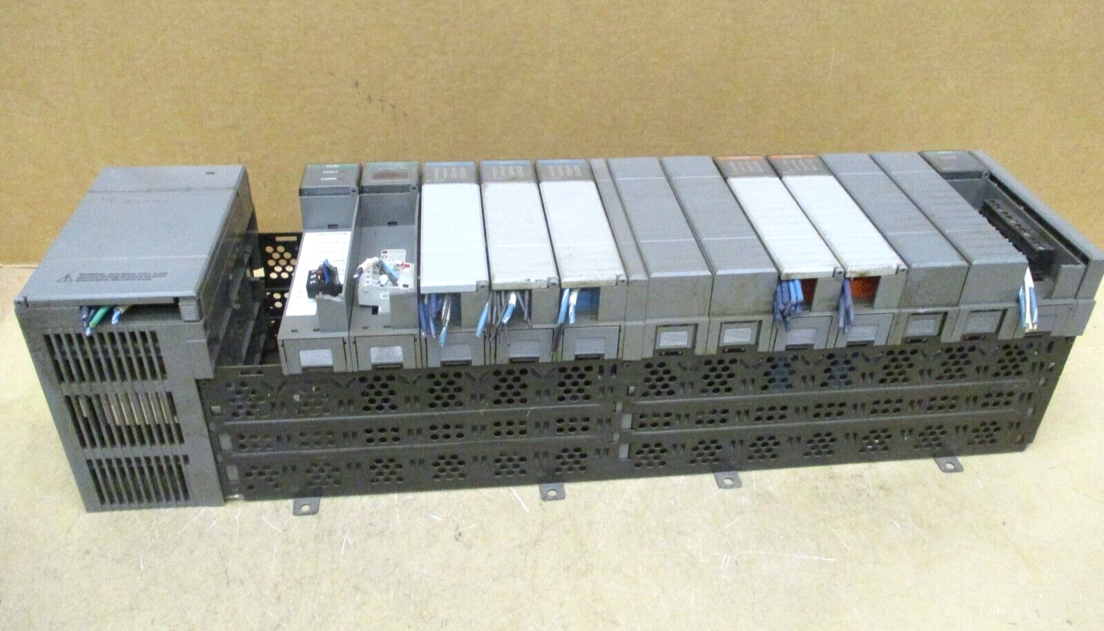 Allen-Bradley SLC 500 1746-P3 Ser A 1747-DCM 1747-SDN 1746-A13 48679GN
