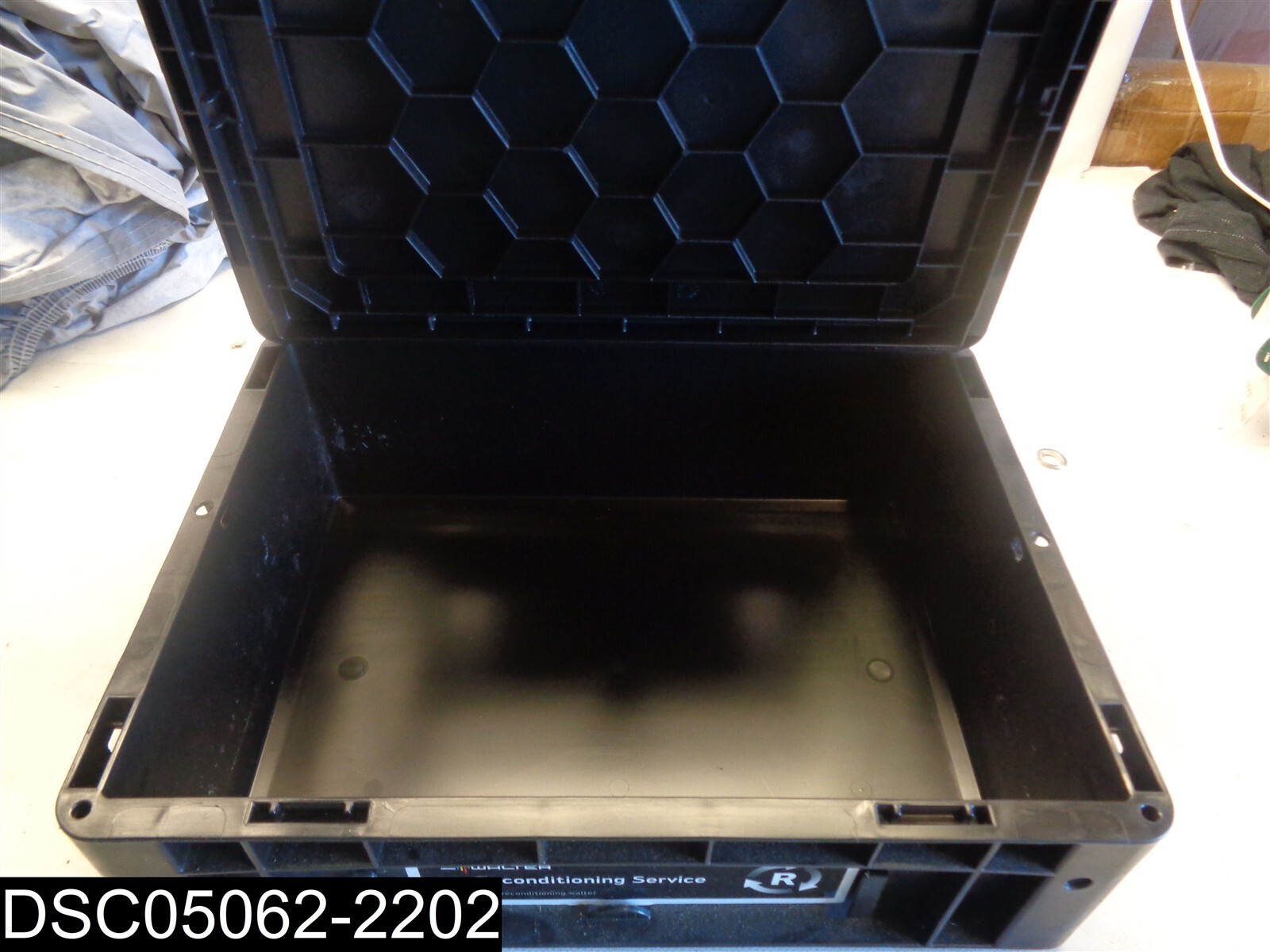 Bito ASD43 Black Snap Lock Bin Inner=14-1/2″x10-1/2″ Outter 15-3/4″x11-3/4″
