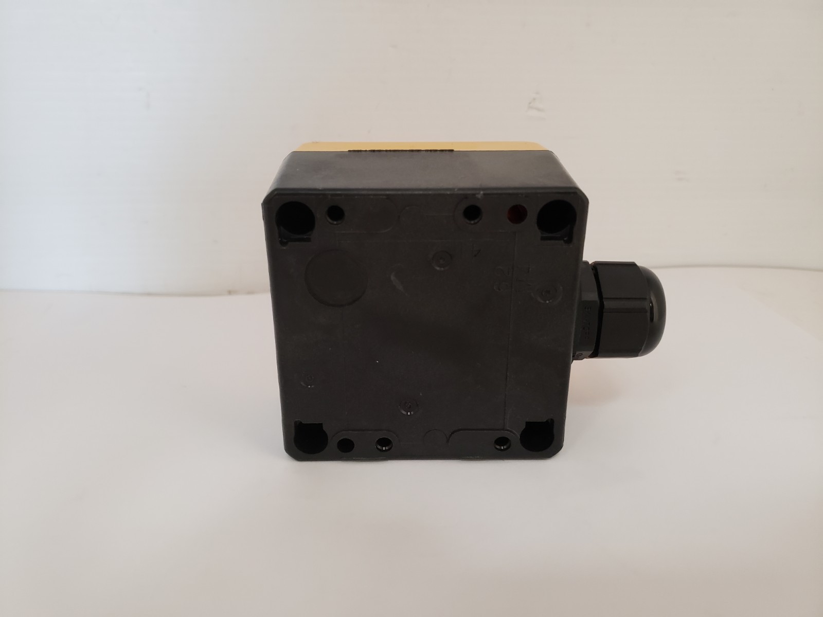 IDEC FB1W-XW1E-BV522MR ENCLOSURE BOX EMERGENCY STOP BUTTON NIB