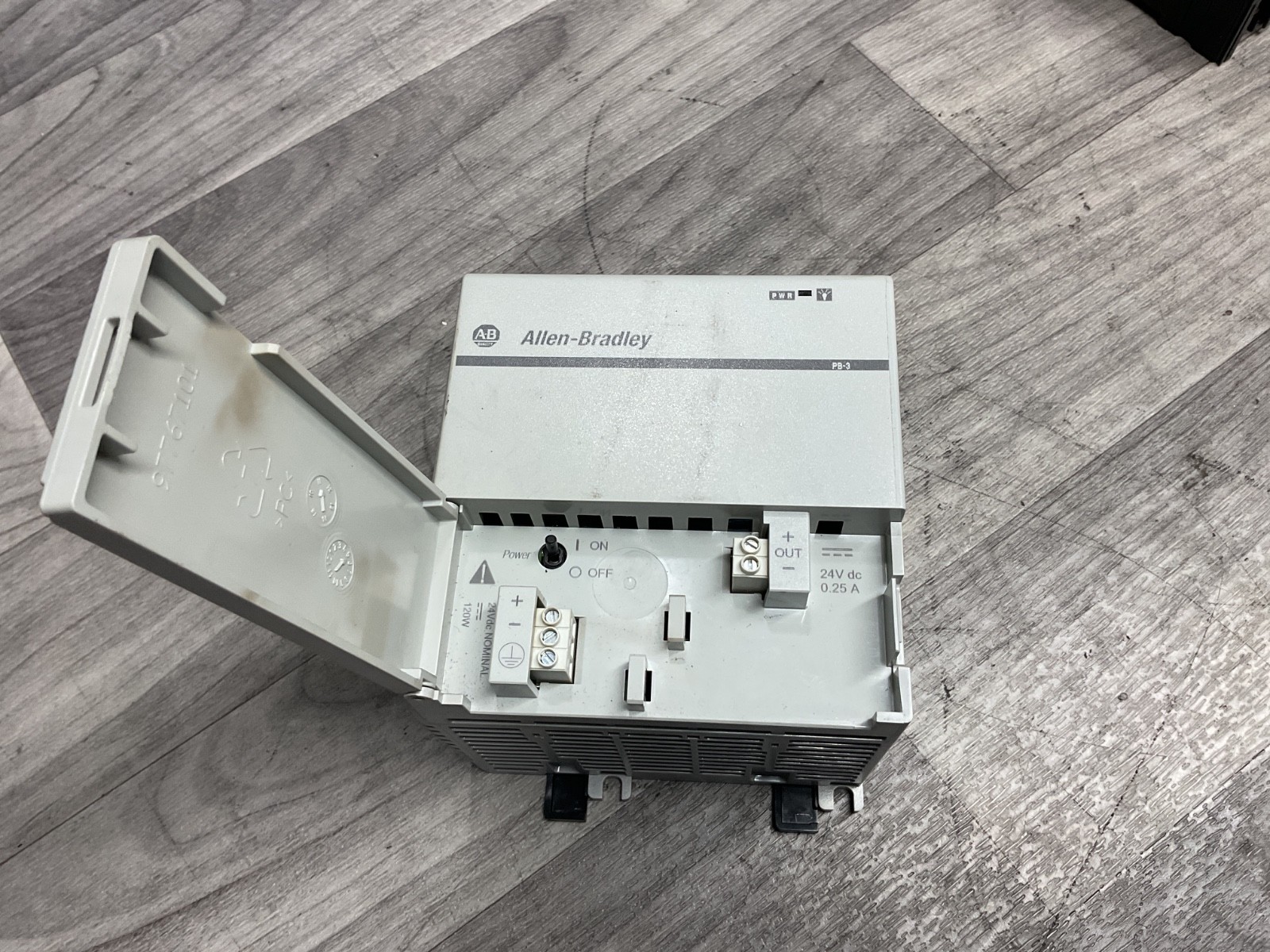 ALLEN BRADLEY 1768-PB3 /A POWER SUPPLY 24VDC 120W 7.15A #300M111