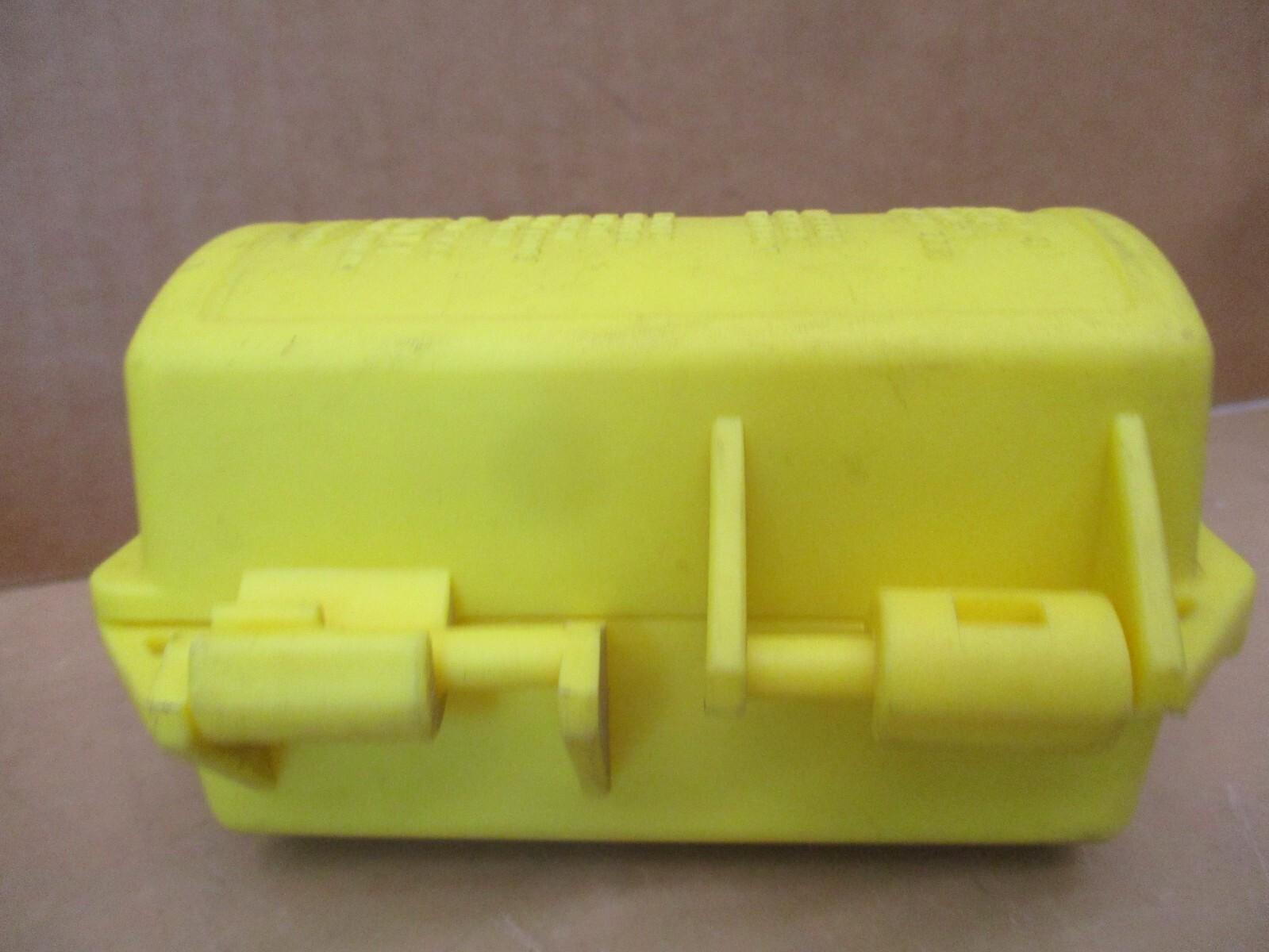 Hubbell HLDMP Lockout Device High Visibility Yellow Plugout Lot of 2 Pcs 1384OMF
