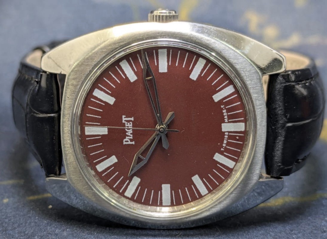 Vintage Piaget 17 Jewels Manual Winding Swiss Made Men’s Watch Red Dial