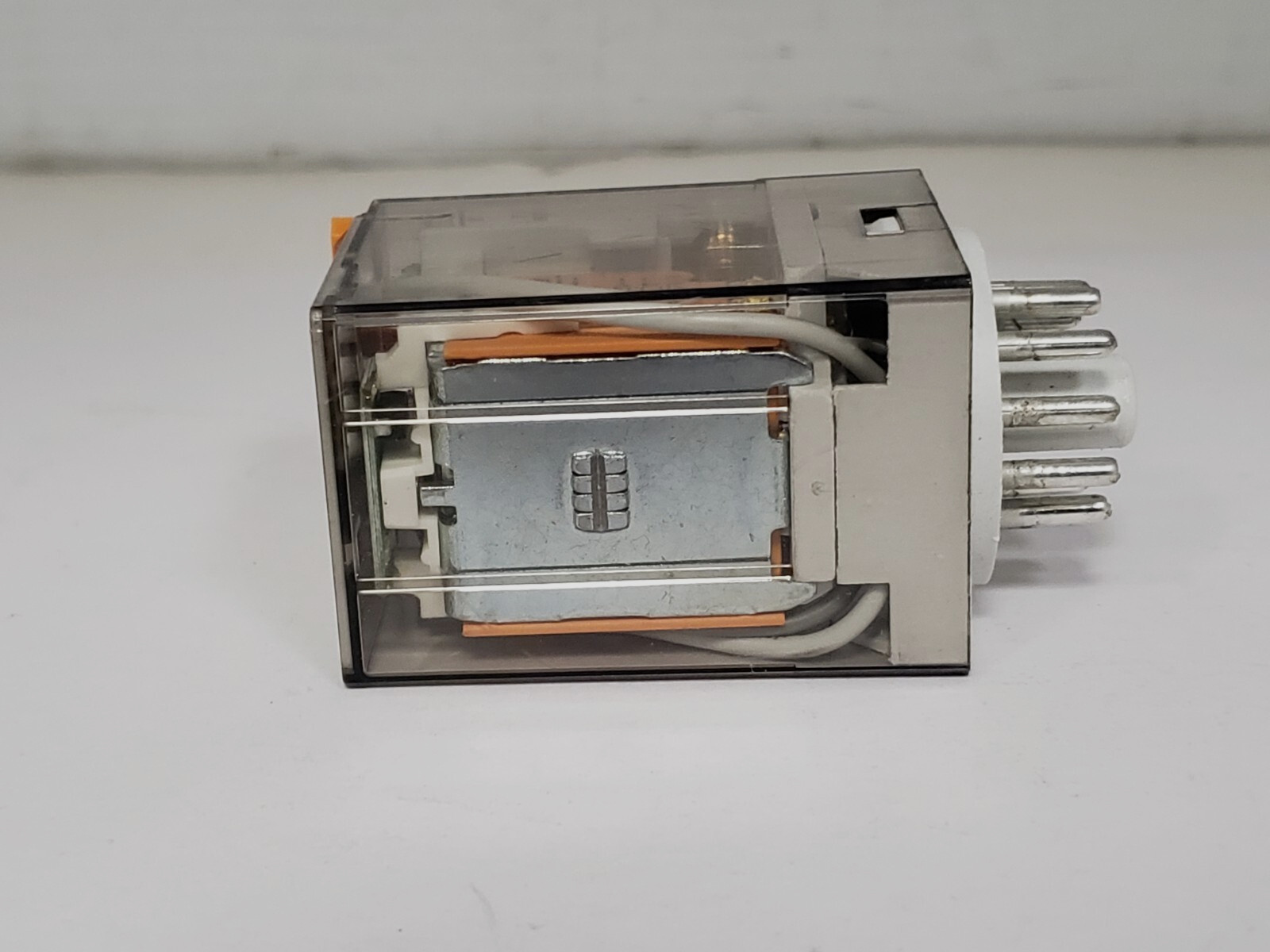 ALLEN BRADLEY 700-HA33A24-3-4 RELAY PUSH-TO-TEST 10A 24V AC 50/60HZ SER D NIB