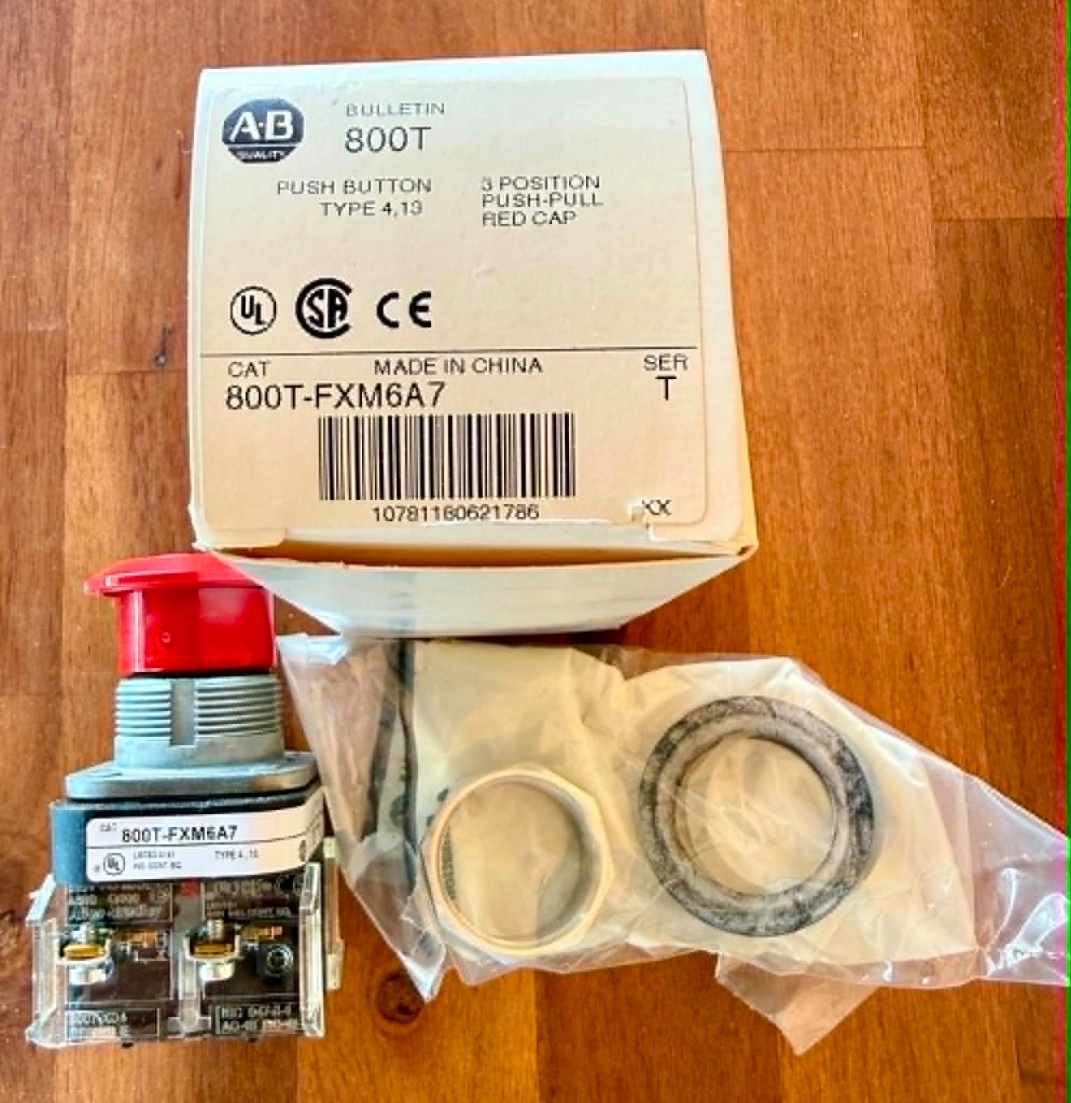 NEW ALLEN BRADLEY 800T-FXM6A7 SERIES T, PUSH/PULL BUTTON