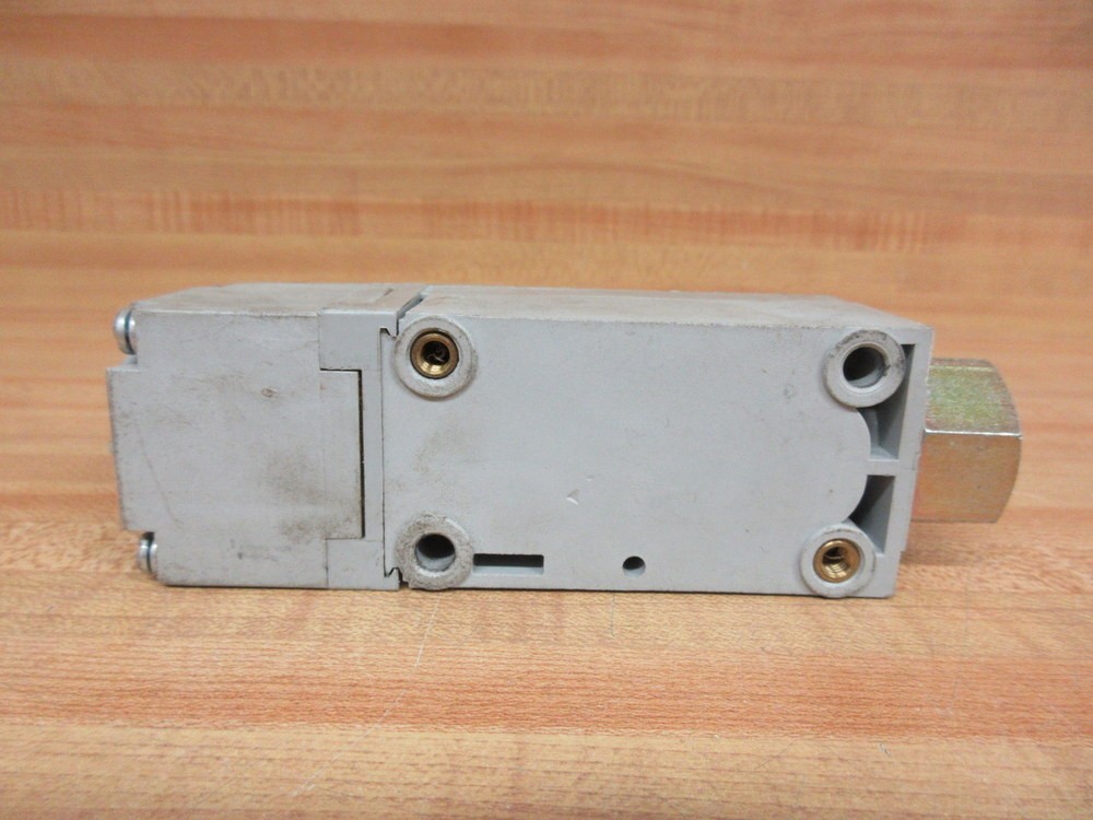 Allen Bradley 880L-RA1C Photoelectric Switch 880LRA1C