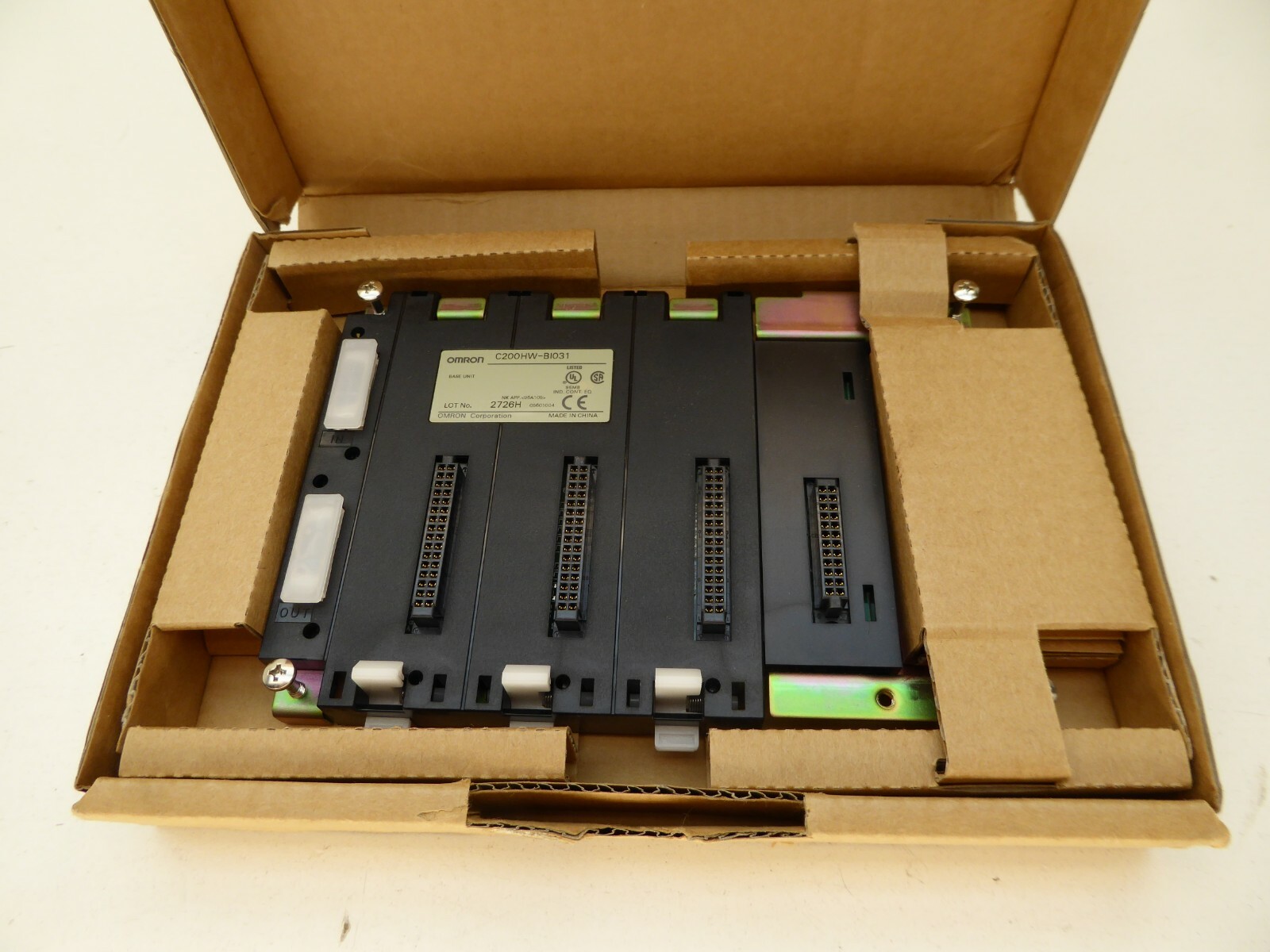 OMRON C200HW-B1031 4 Slot PLC Base NEW IN BOX