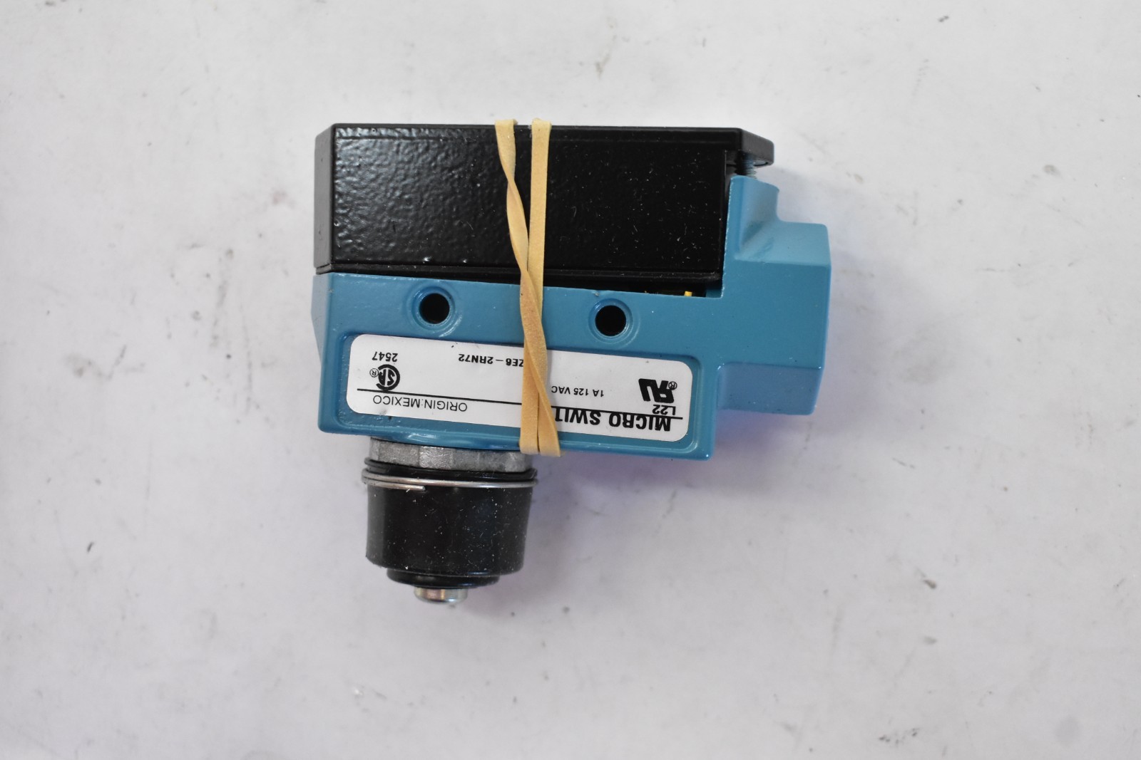Honeywell BZE6-2RN72 Switch Limit N.O./N.C. SPDT Top Plunger Conduit 1.5 240