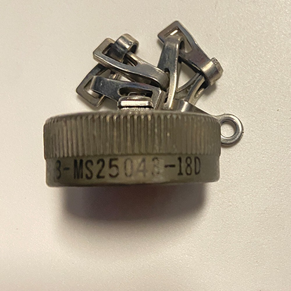 A lot of 5 Amphenol 9749 Cannon Connector 07418-MS25043-18D