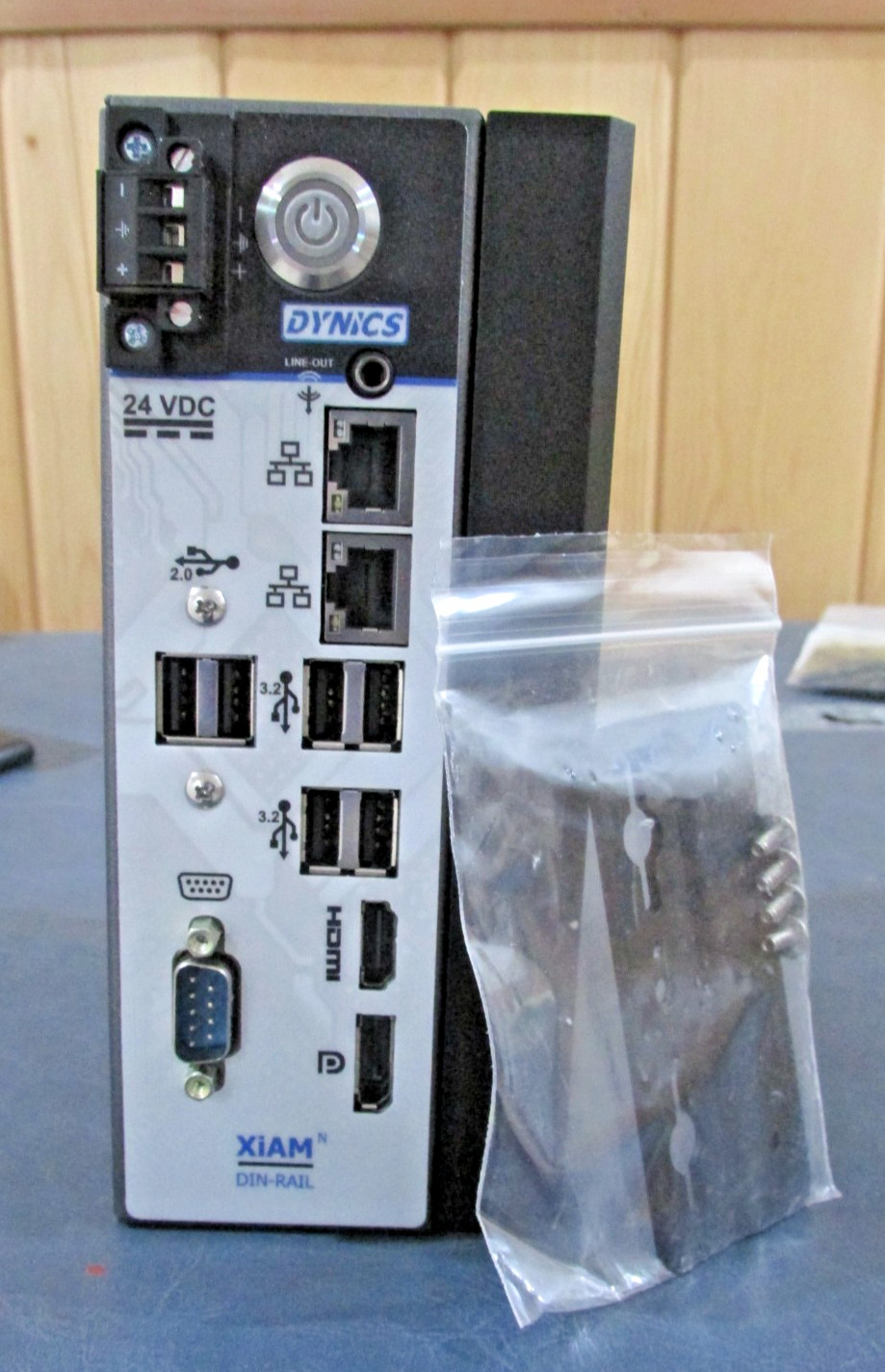 Dynics DNIBTMSDJD1W76TM3X Industrial Computer 24 VDC Windows 11 PRO