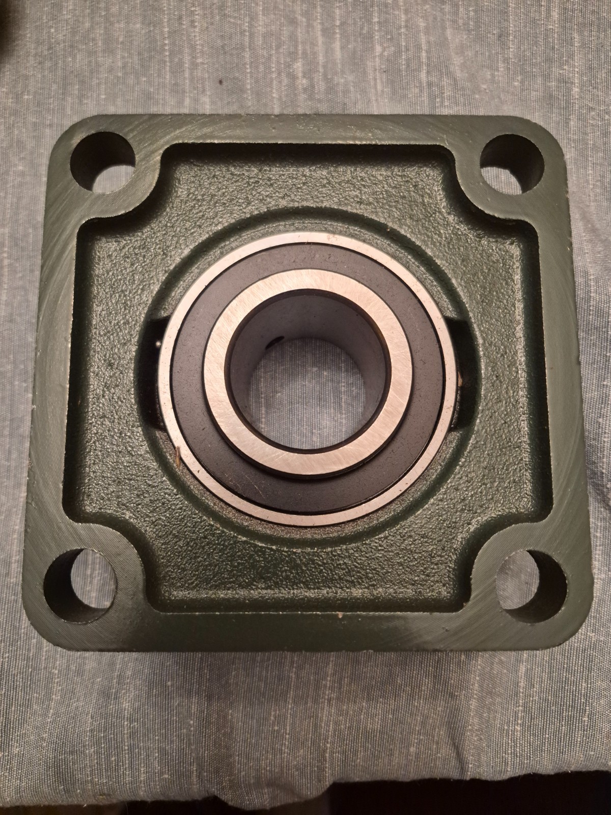 PGN F208 4-Bolt Square Flanged Pillow Block, UC208-24 1-1/2″ Bore Bearing Insert