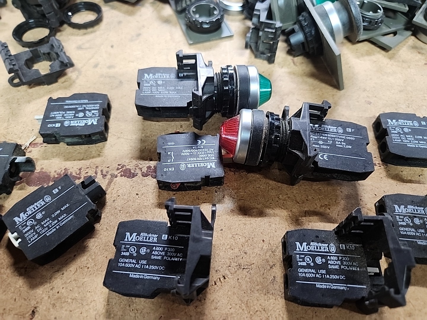 Huge Lot Klockner Moeller EF Eaton Pilot Light Modules Buttons Switches E K10