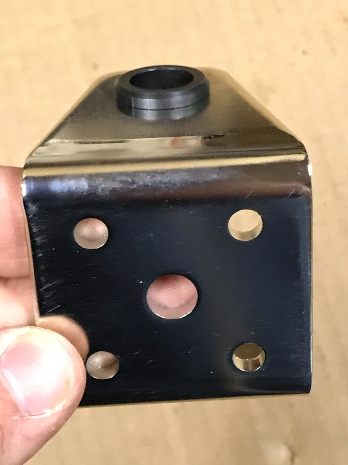 New Freudenberg Bracket – #0015505468