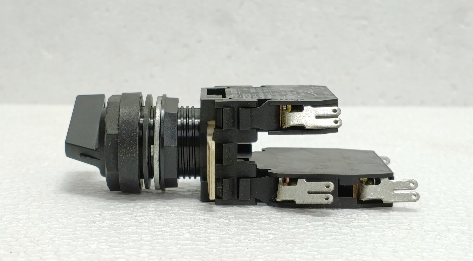 SULLAIR CUTLER-HAMMER SELECTOR SWITCH 250016-352 E22B1 E22B20 1NC 2NO NEW