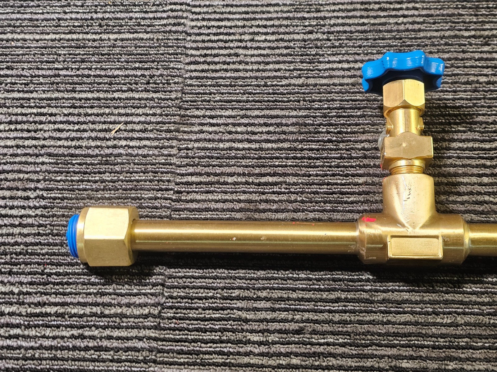 Oxygen Gas Manifold Connect 3- Valve Manifold 32-inch Overall Length, Brass
