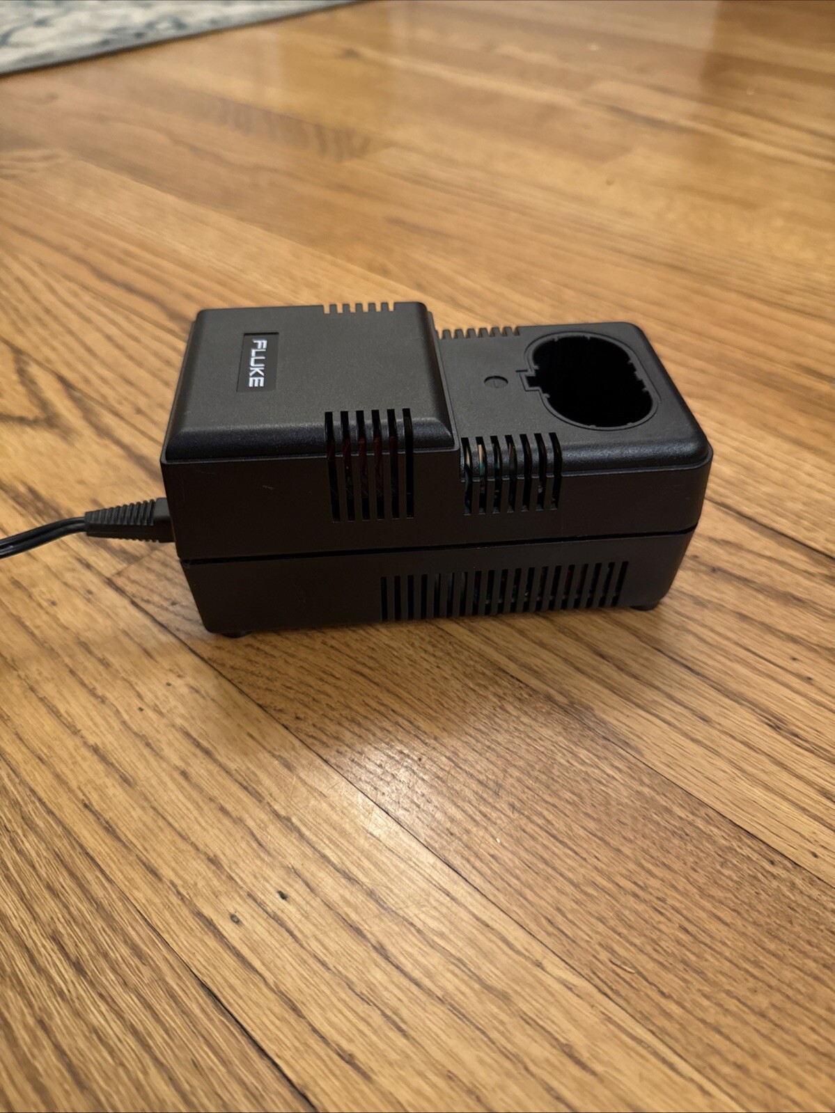 Genuine Fluke PM8906/803 120V Ni-Cd Quick Charger