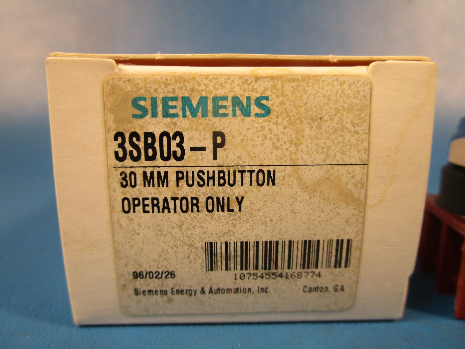SIEMENS 3SB03-P, 30MM PUSHBUTTON, OPERATOR ONLY