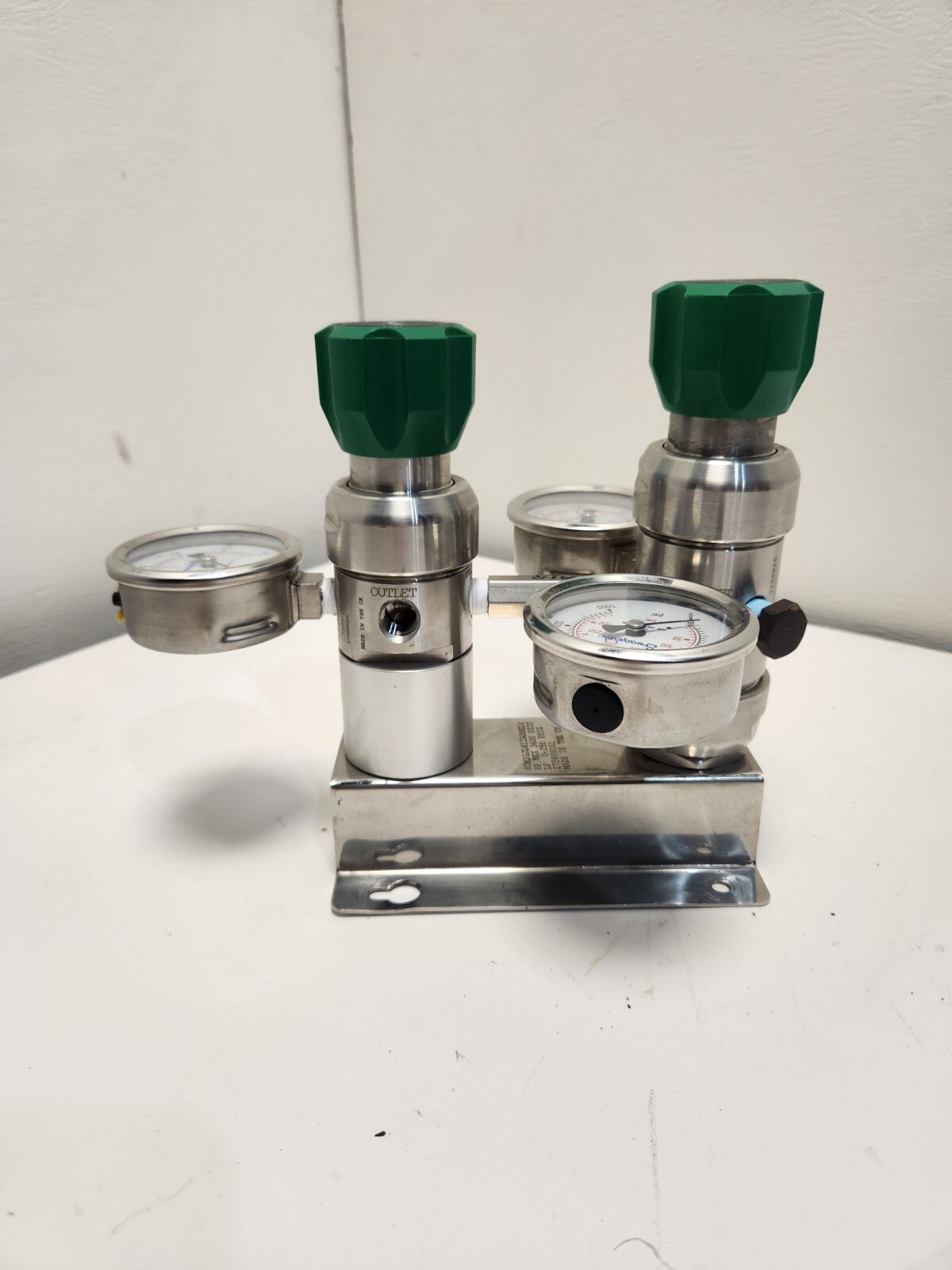 SWAGELOK KCM Series Gas Cylinder Changeover Regulator KCM1GJL412AD0G14