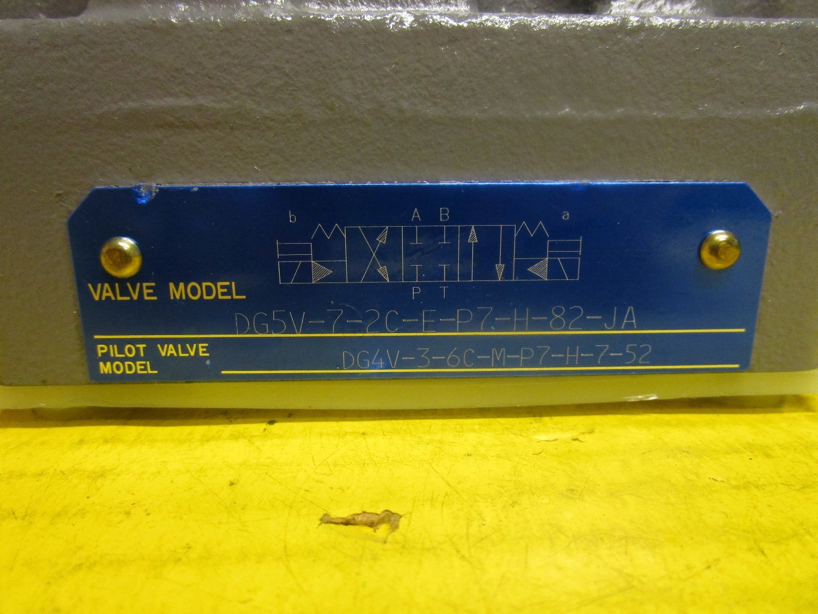 TOKIMEC CONTROL VALVE DG5V-7-2C-E-P7-H-80-JA743 W/ DG5V-7-2C-E-P7-H-82-JA