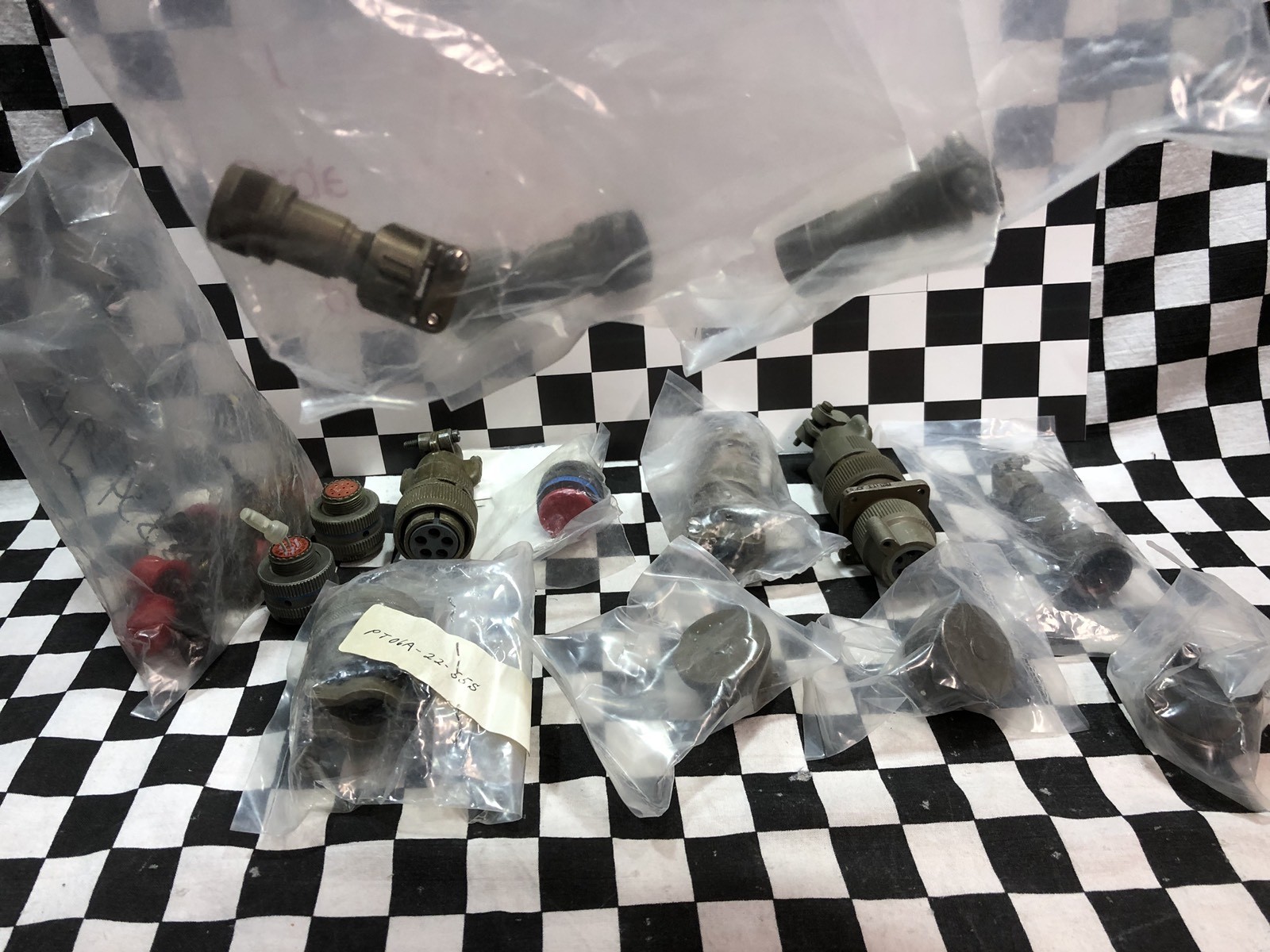 Miscellaneous Amphenol PT06A-22-55S, MS3100R18-11S, #BOX 13 “F10”