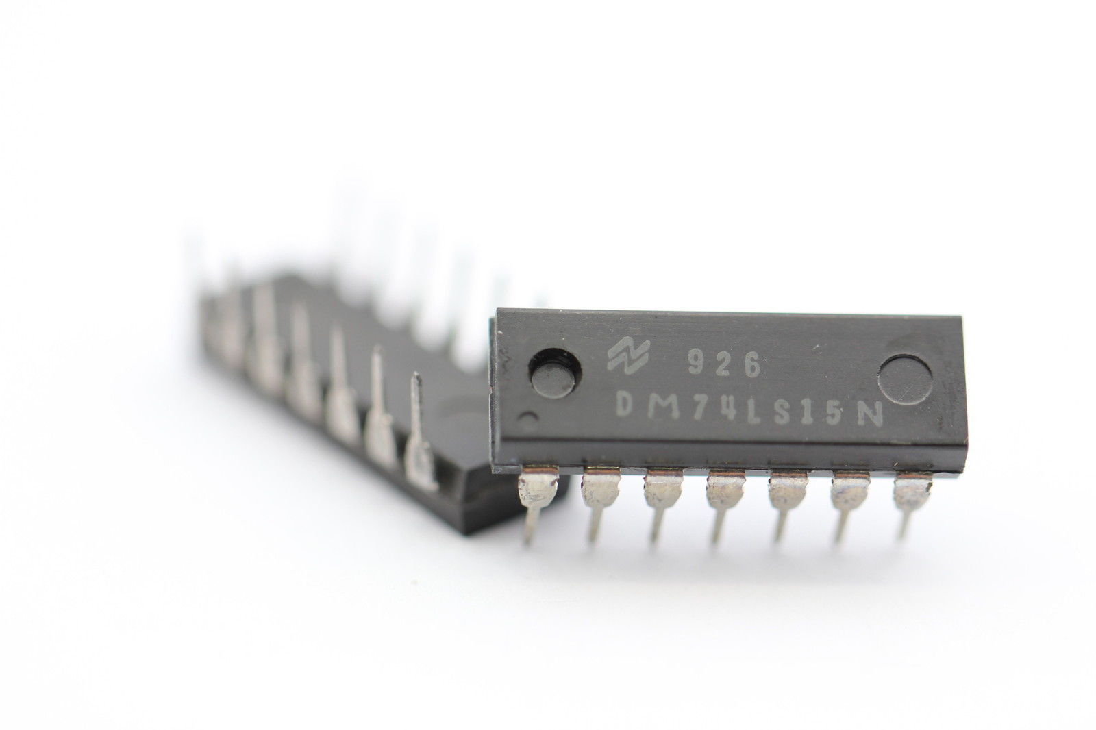 DM74LS15N NATIONAL INTEGRATED CIRCUIT NOS (New Old Stock) 1PC. C551AU19F270215