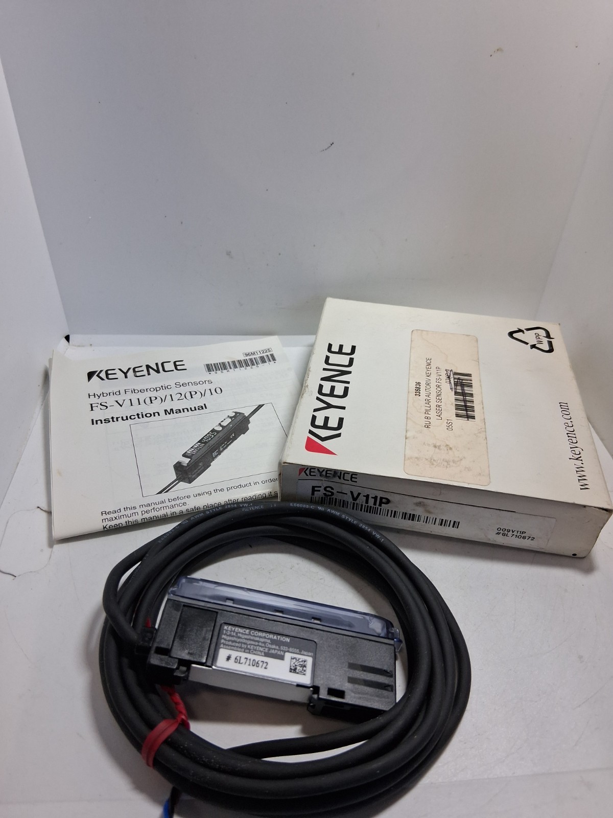 KEYENCE FS-V11P PHOTOELECTRIC AMPLIFIER FIBER OPTIC DIGITAL SENSOR 12-24VDC NIB