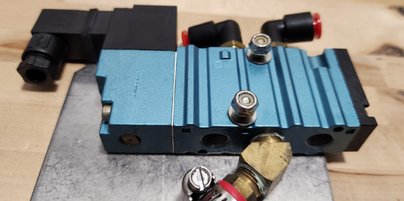 MAC DM-DDBJ-1KA Solenoid Valve 12VDC 5.4Watts With 801-4 Push-Lok Hose