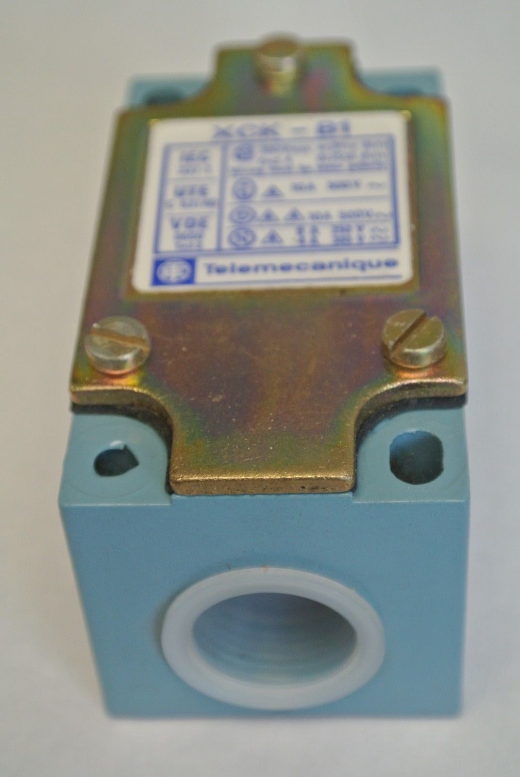 TELEMECANIQUE XCK-B1 LIMIT SWITCH BODY – 300VAC MAX HEAVY DUTY – NEW SURPLUS