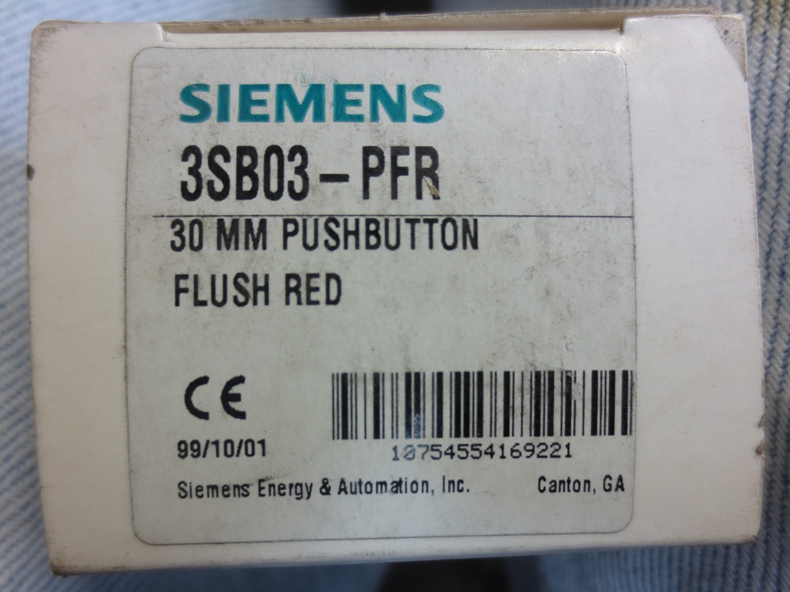 SIEMENS 3SB03-PFR 30mm FLUSH-HEAD RED PUSH BUTTON – NEW SURPLUS