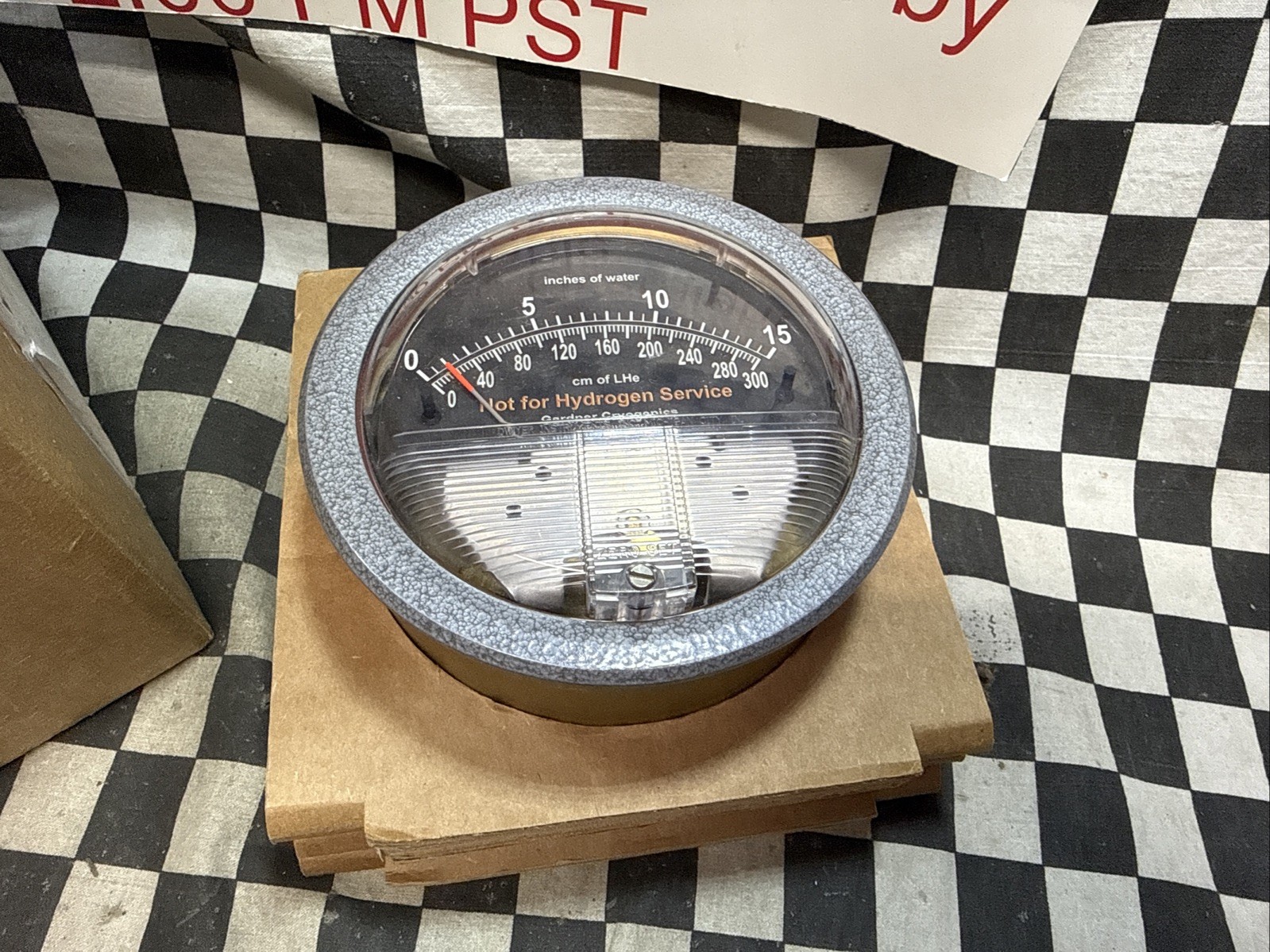Dwyer 4015B-LT Capsuhelic Differential Pressure Gauge 0-15″ W.C., 4000BS20493902