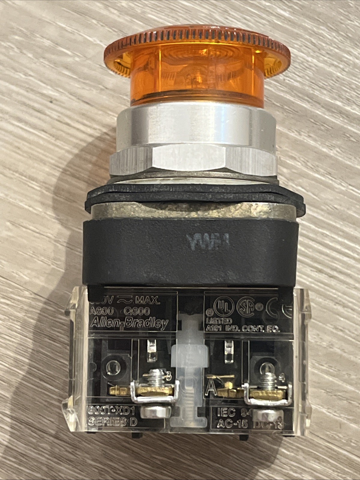 Allen Bradley 800T-FXTQ24AD1 Illuminated Push Button TWIST PULL PUSH