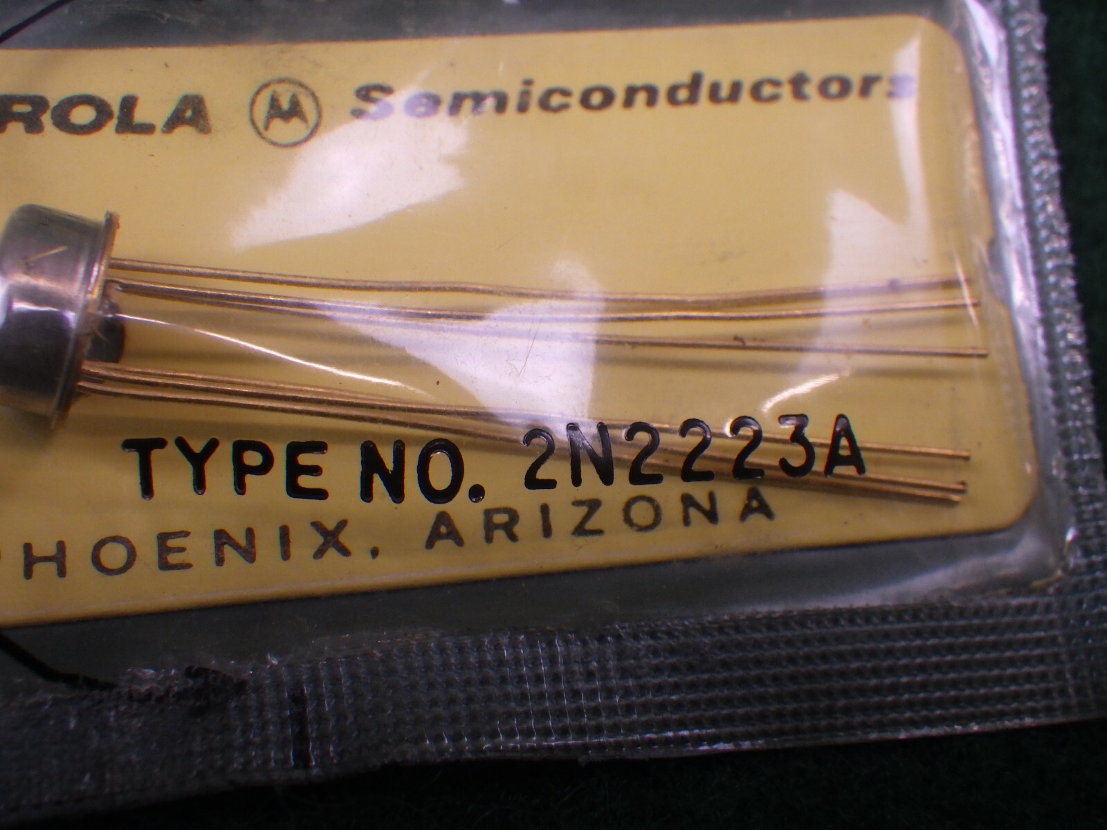 NOS Motorola Transistor 2N2223A NPN silicon, Sealed package, gold pins