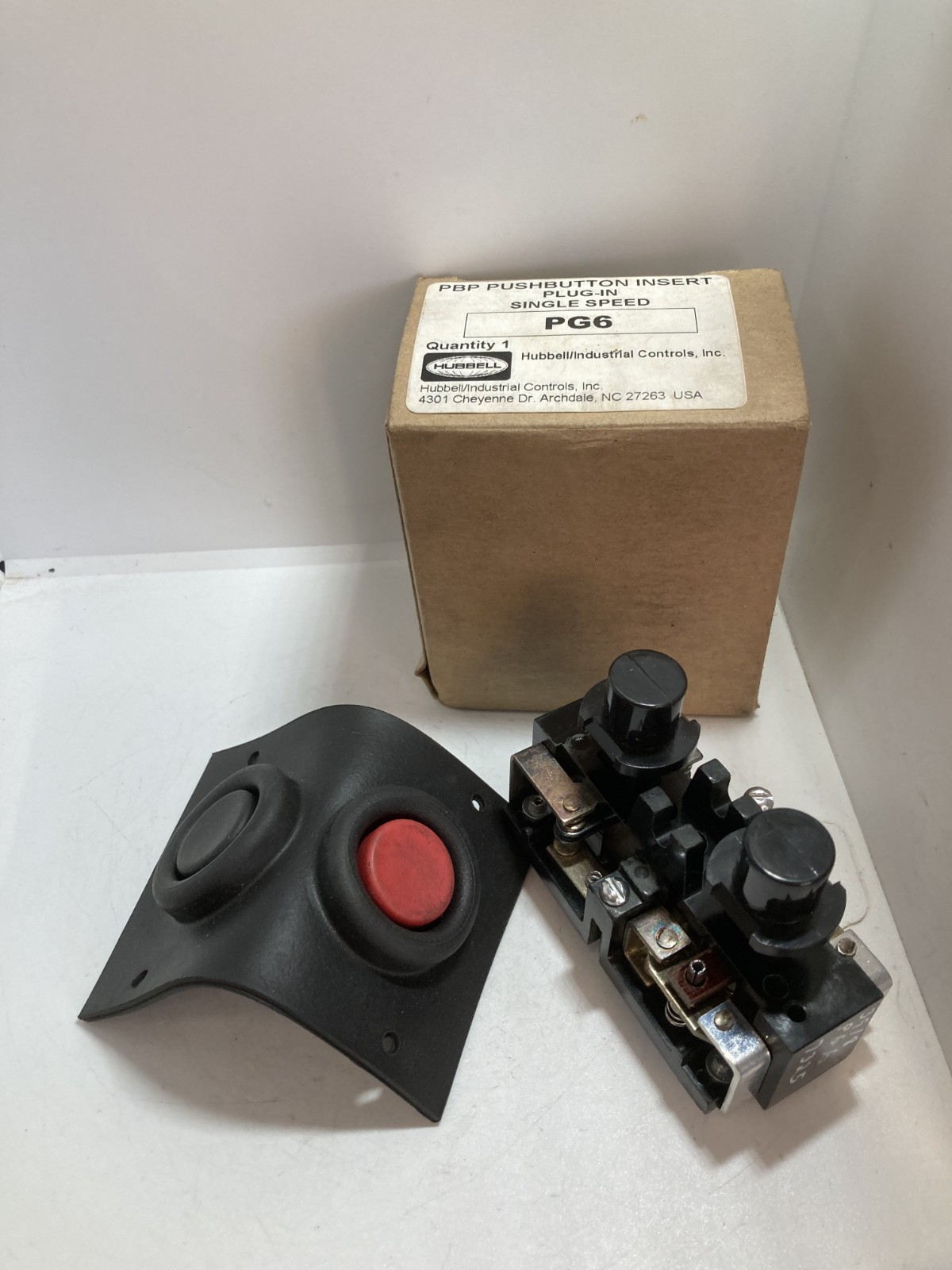 HUBBELL 28318-006 PUSHBUTTON INSERT PLUG-IN SINGLE SPEED PG6 NIB
