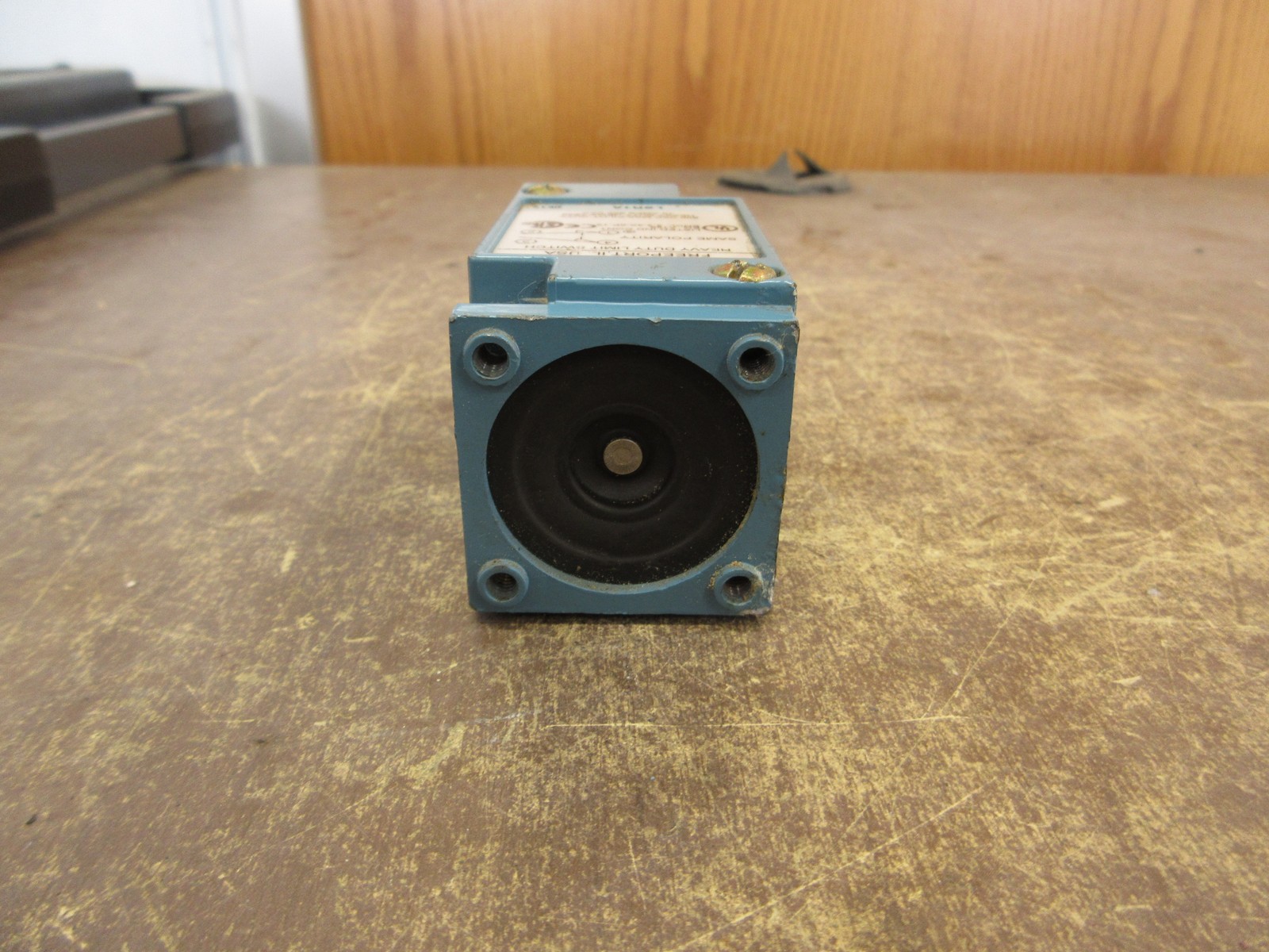 Micro Switch Heavy Duty Limit Switch LSR1A 10A 600V Used