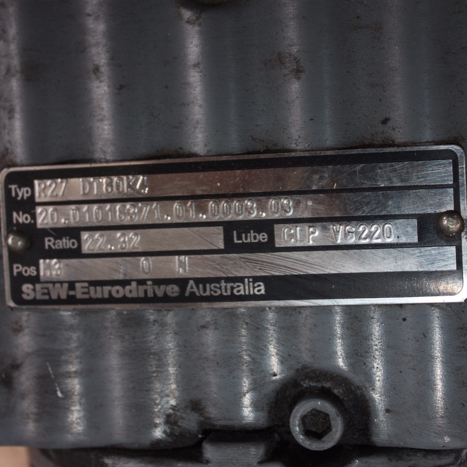 SEW Eurodrive R27 DT80K4 gear electric motor 0.55KW ratio 22.32:1