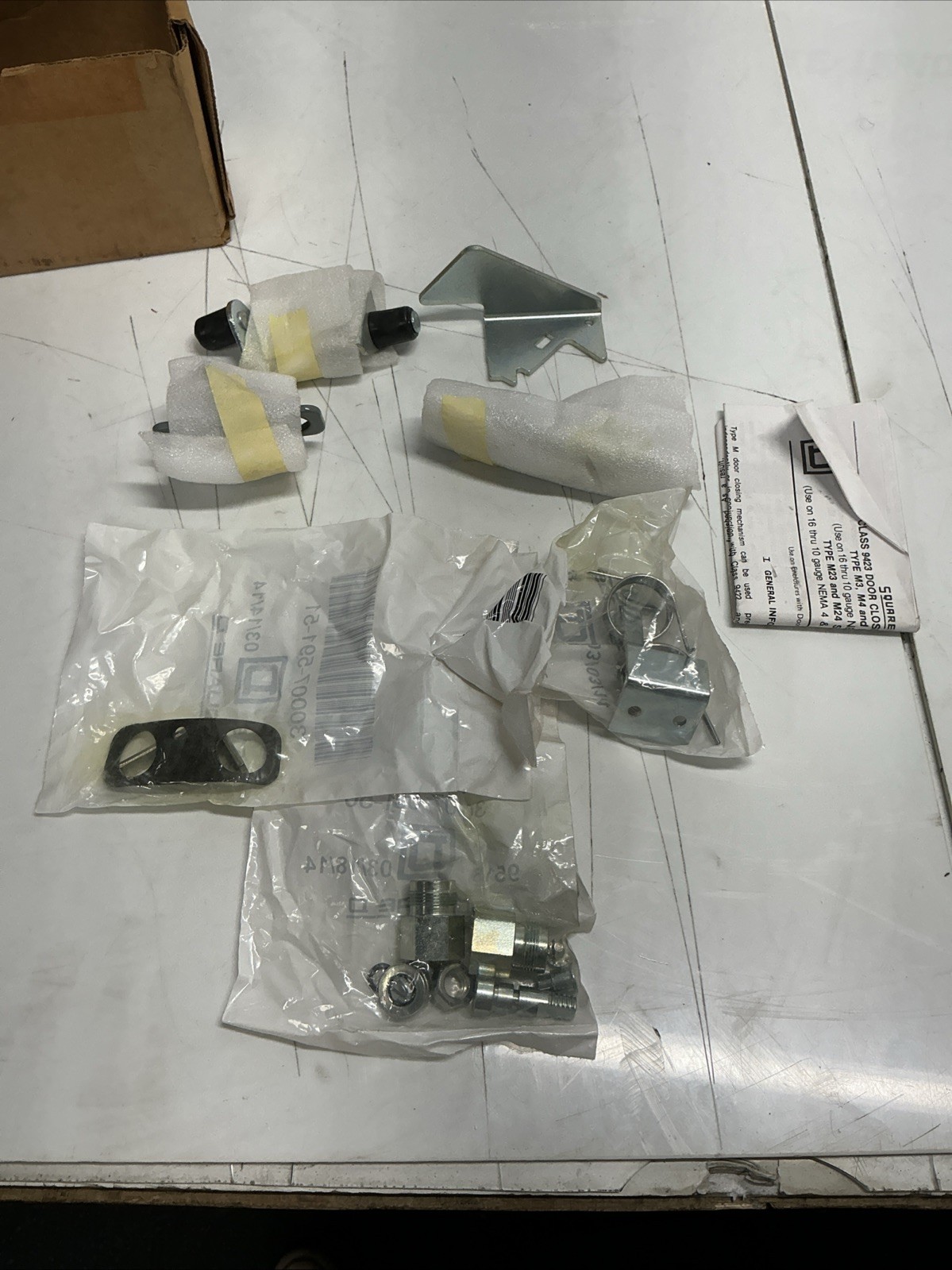 NIB Square D Door Closing Mechanism 9423M4 Ser C Z-868