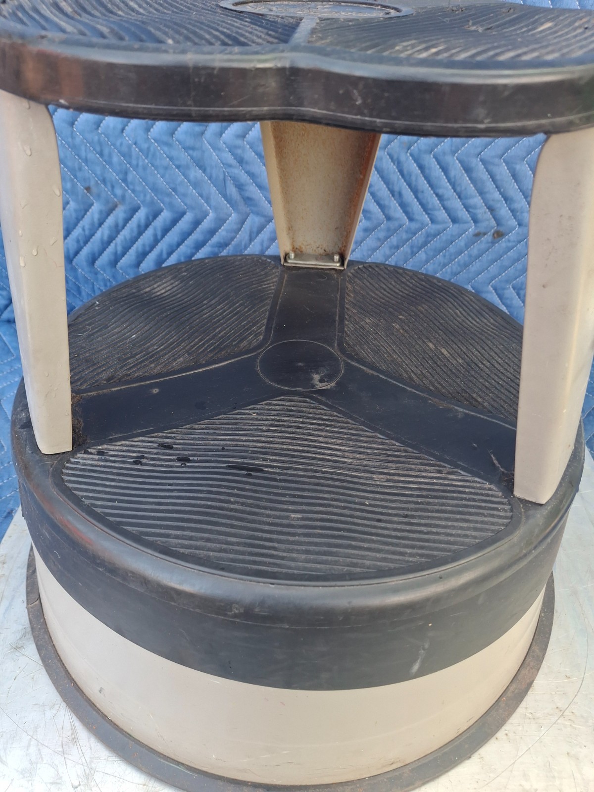 Cramer Kik Step 14.5 Tall 16 x 16 Industrial Rolling Kitchen Workshop Stool Step