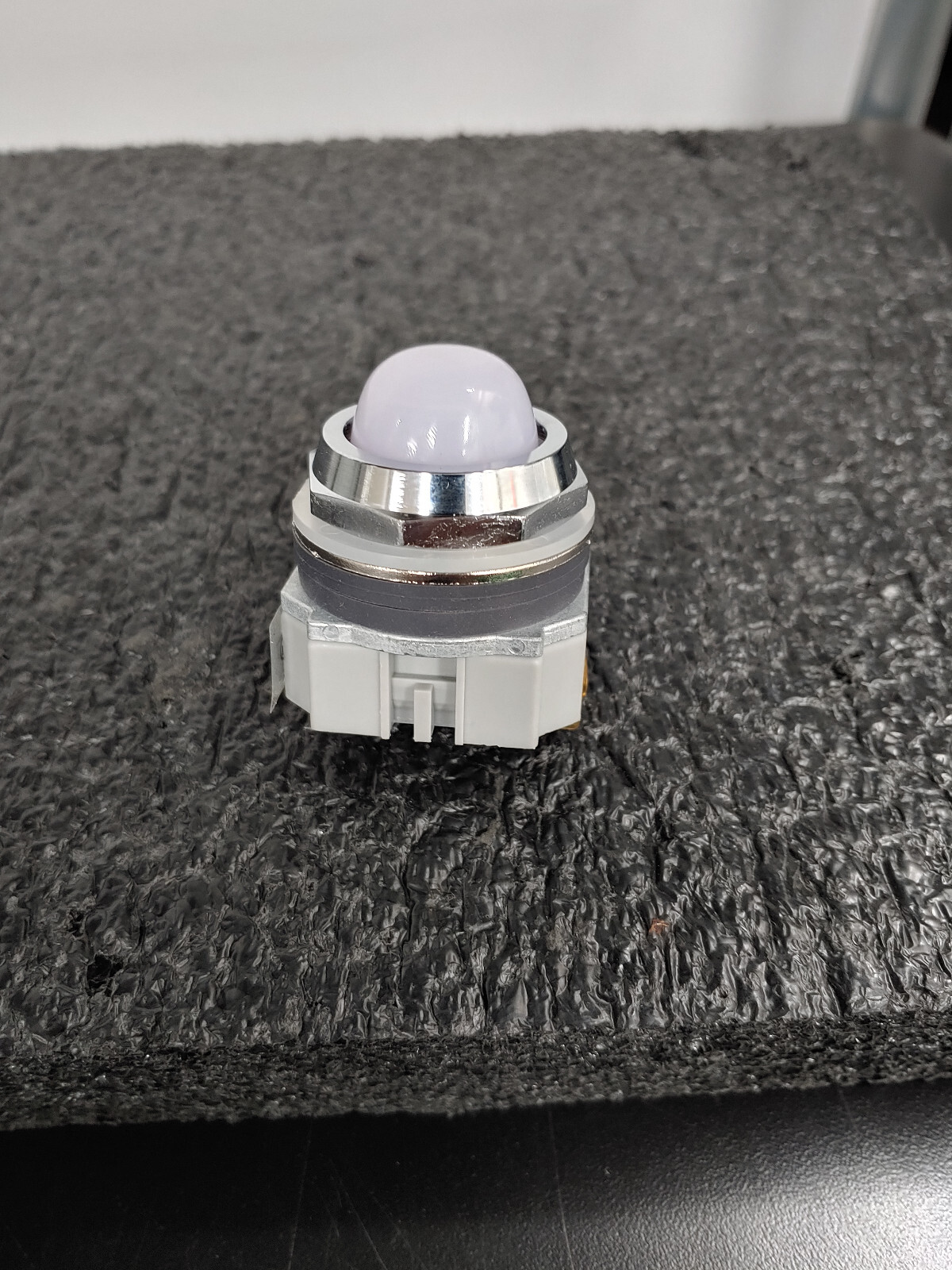 IDEC APD199DN-W-120V 30mm Pilot Light White