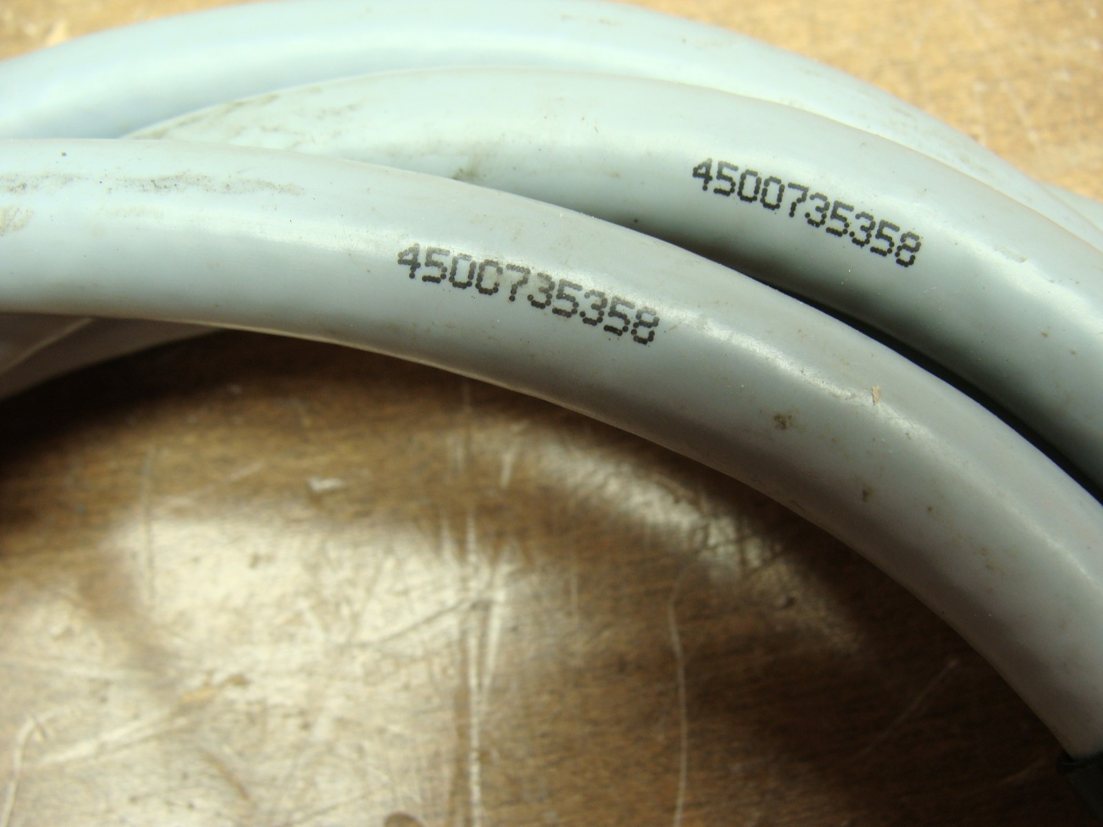 LAPP OLFLEX INDUSTRIAL CONTROL CABLE H05VVC4V5-K 14AWG 600V 8 FEET