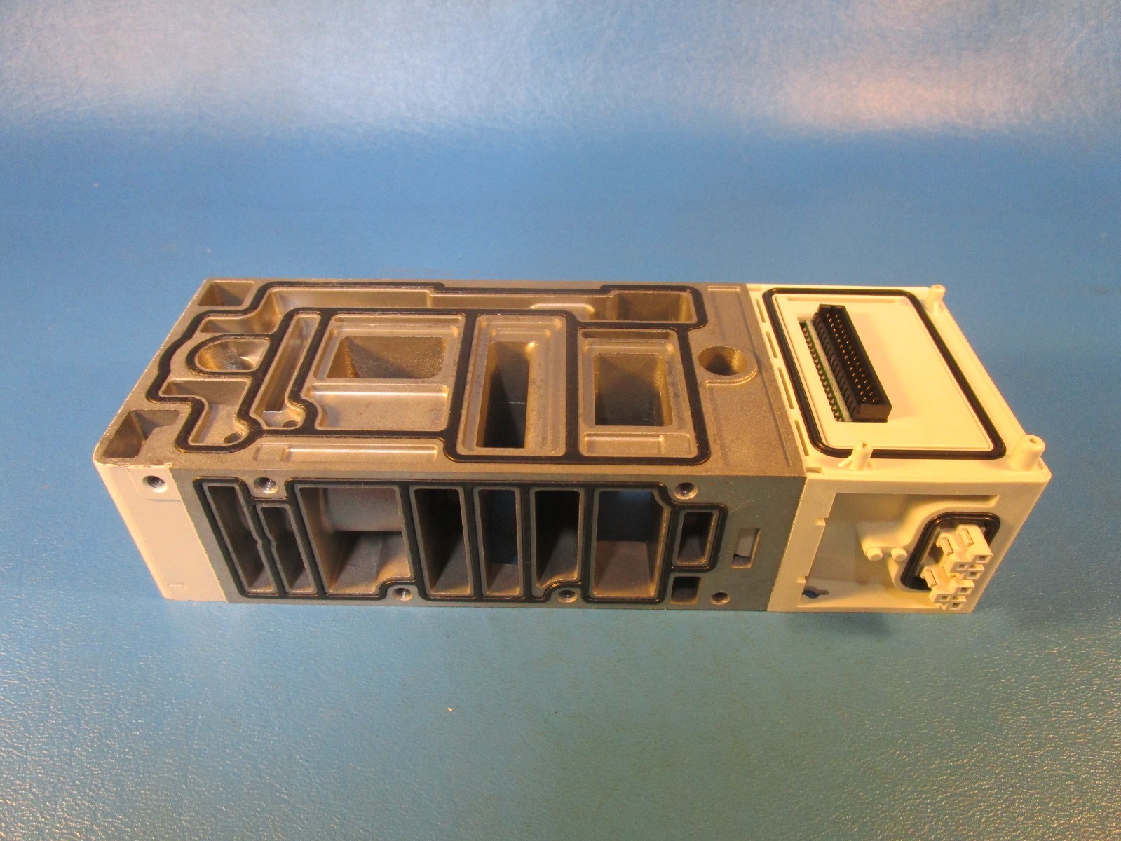 SMC VVQC5000-1B-D-04T, MANIFOLD BLOCK FOR VQC5000 SERIES