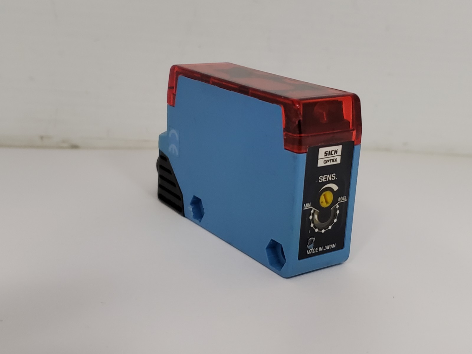 SICK WL250-P430 PHOTOELECTRIC SENSOR RETRO-REFLECTIVE 10-30 VDC PNP 4 PIN