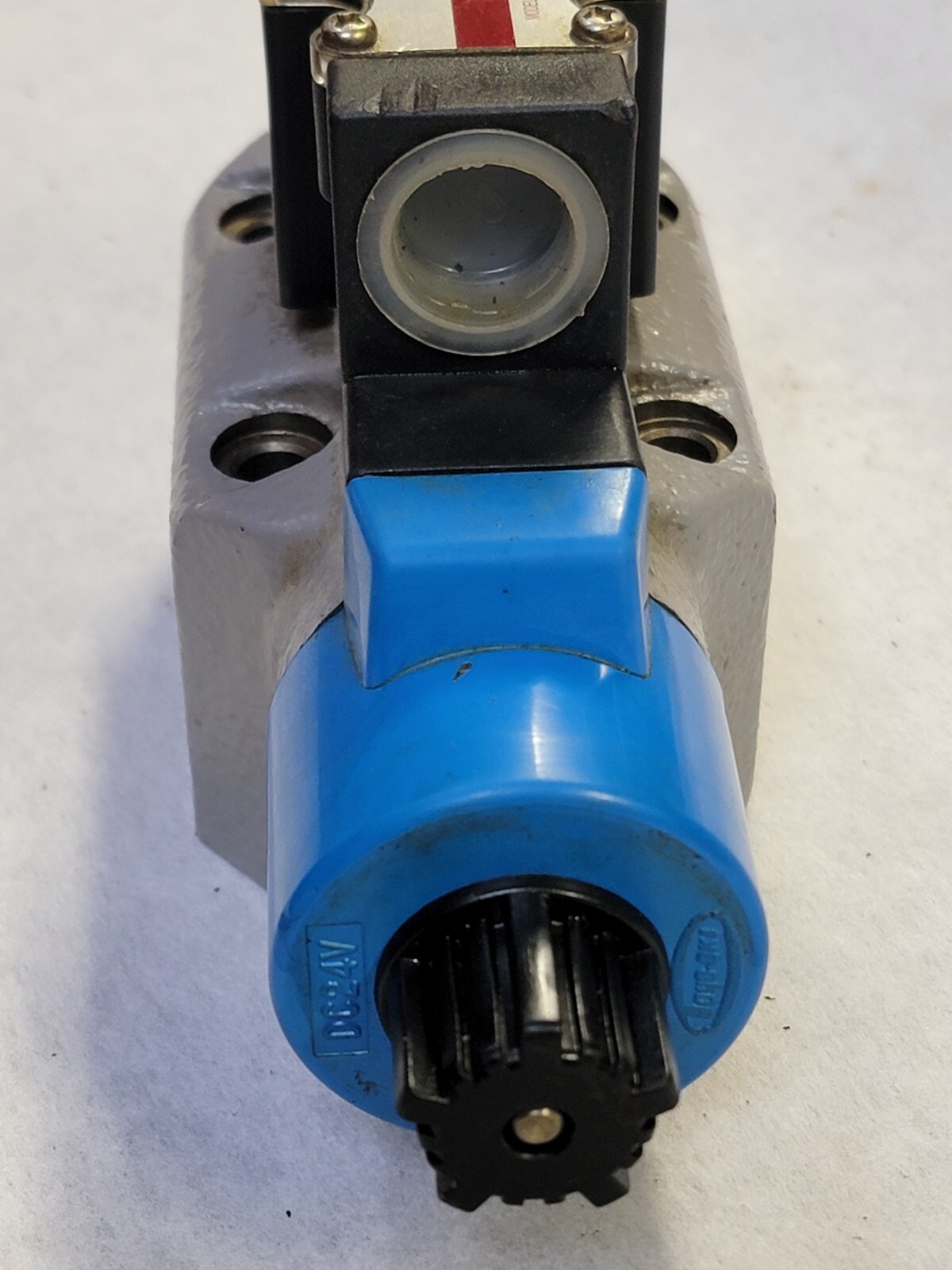 Toyo-oki Kogyo HD3-2S-KcP-03A-LYD 2 Hydraulic Valve NOS FREE SHIP LOC SHF J