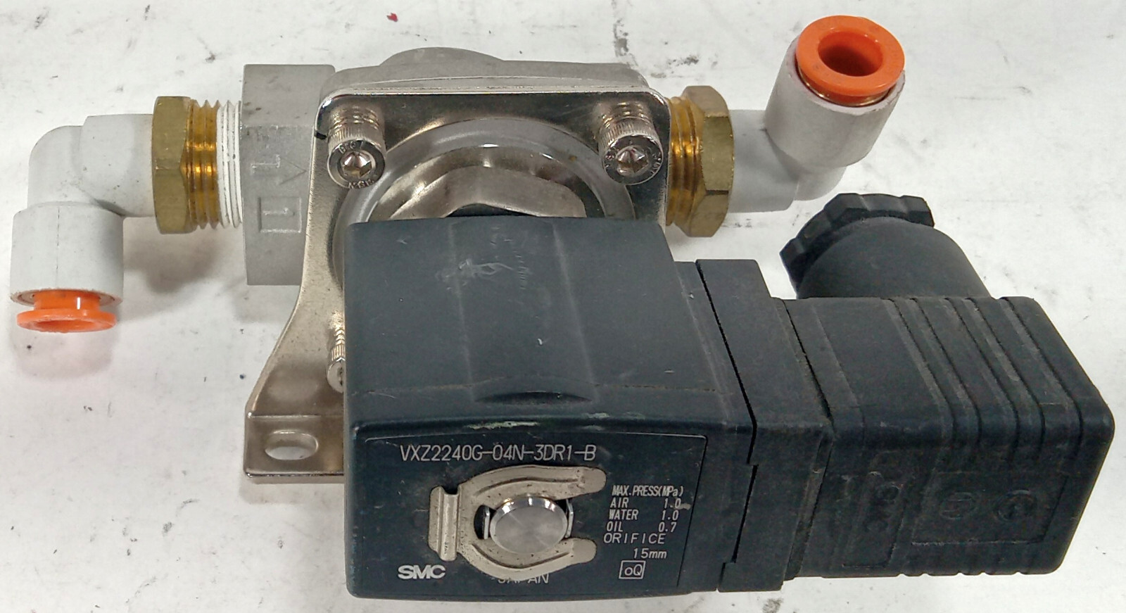 1 NEW SMC VXZ2350G-3DR1-B 2 WAY MEDIA VALVE NNB ***MAKE OFFER***