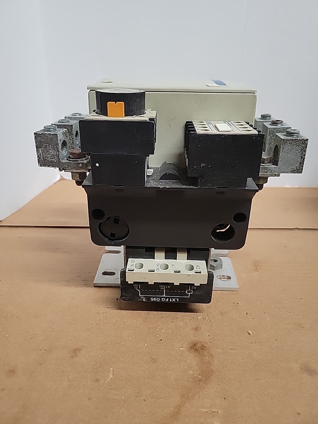 Schneider Electric Telemacanique 600VAC 200A Contactor Body LC1F185