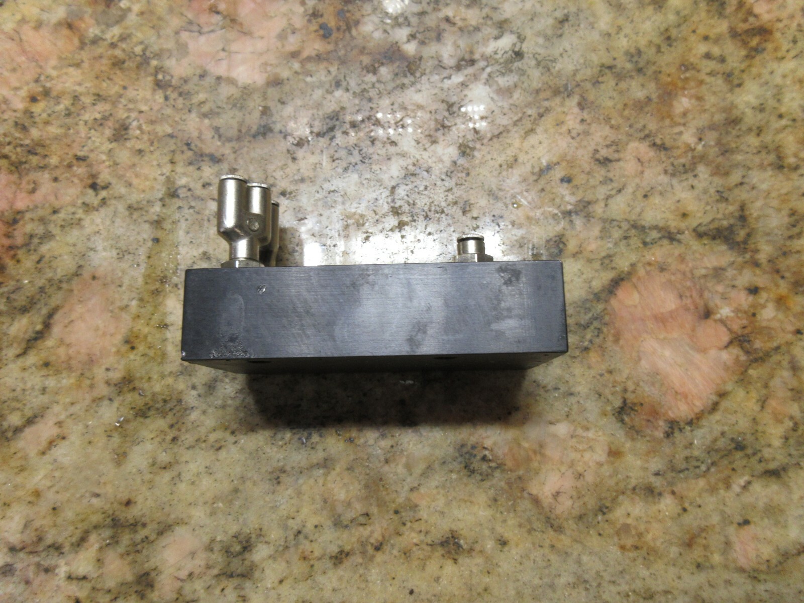 2001 FADAL VMC-5020A CNC OIL DISTRIBUTING VALVE 4.00″ 0.98″ 2.27″ BLOCK MANIFOLD