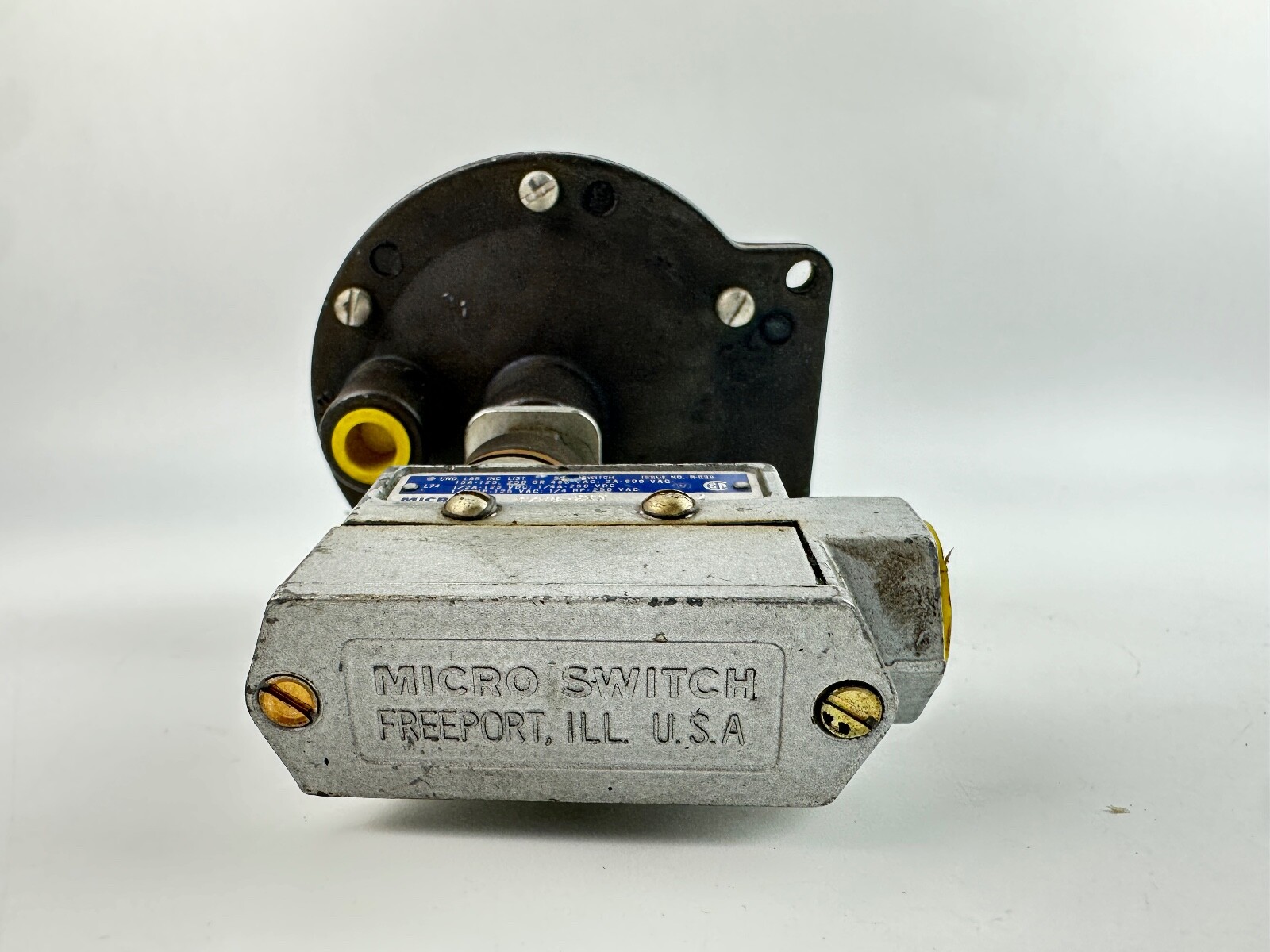 Amot Controls Regulator, Model 4144A001 UND LAB BZE6-2RN