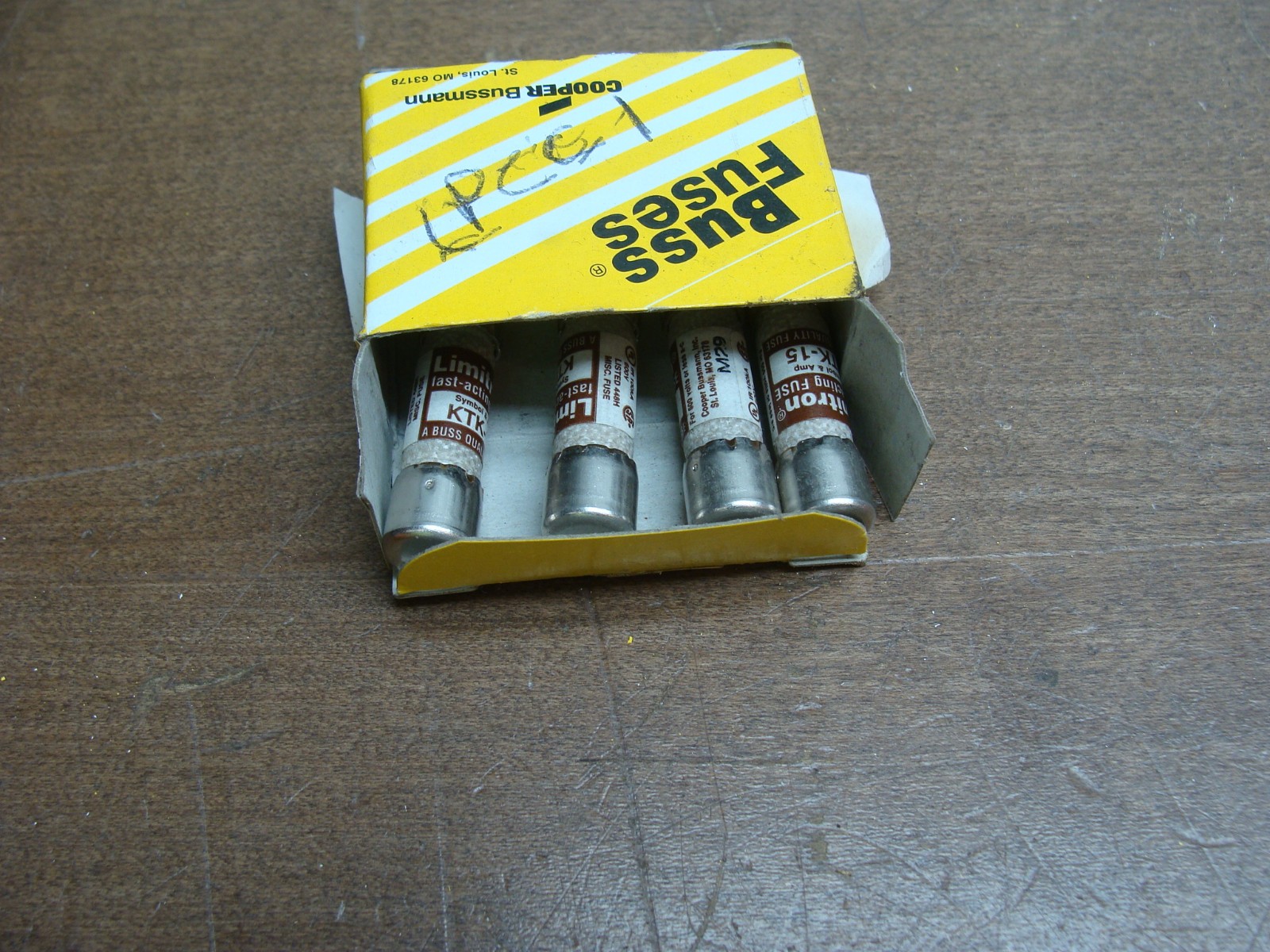 LOT OF 4 BUSSMANN LIMITRON FAST ACTING MIDGET FUSES KTK-15 600V 15A