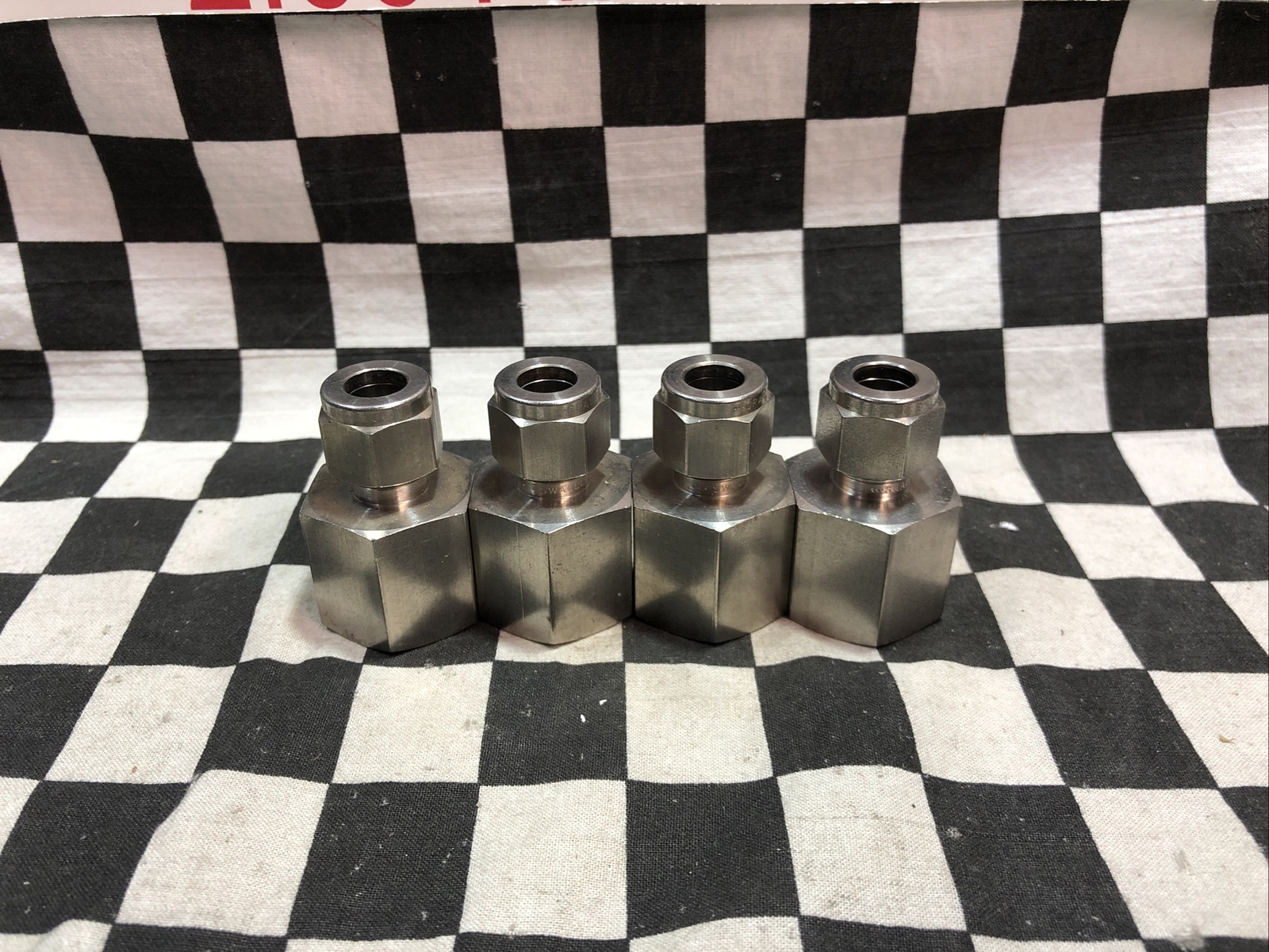SWAGELOK Female Connector 3/8″ TUBE X 1/2″ FNPT, SS-600-7-8, LOT OF 4 #122Q18