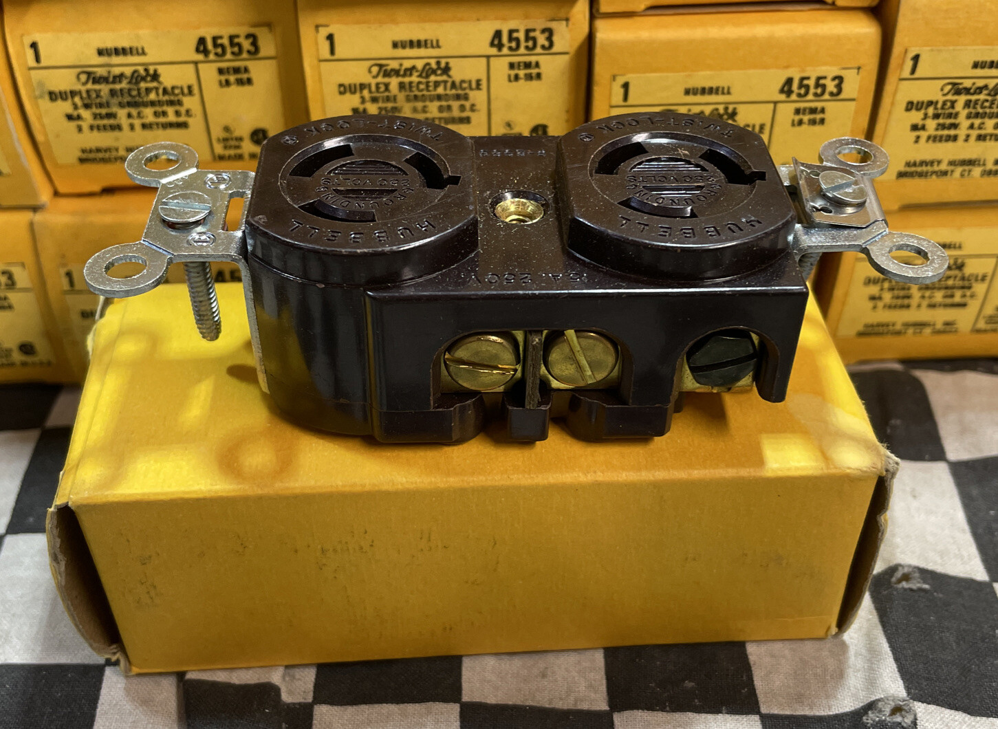 Hubbell Twist Lock DUPLEX RECEPTACLE 3 WIRE, 4553, P-2356, HBL4353, Lot Of 27