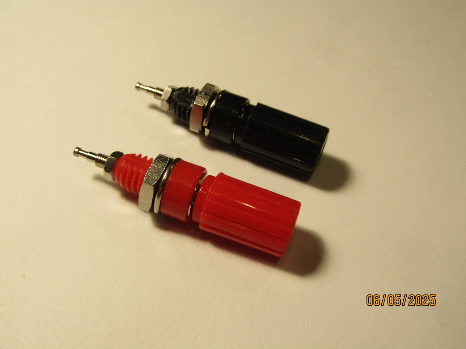 Archer Panel Mount Banana Jack / Cable Wire Mounts Set of 2 Black & Red NOS