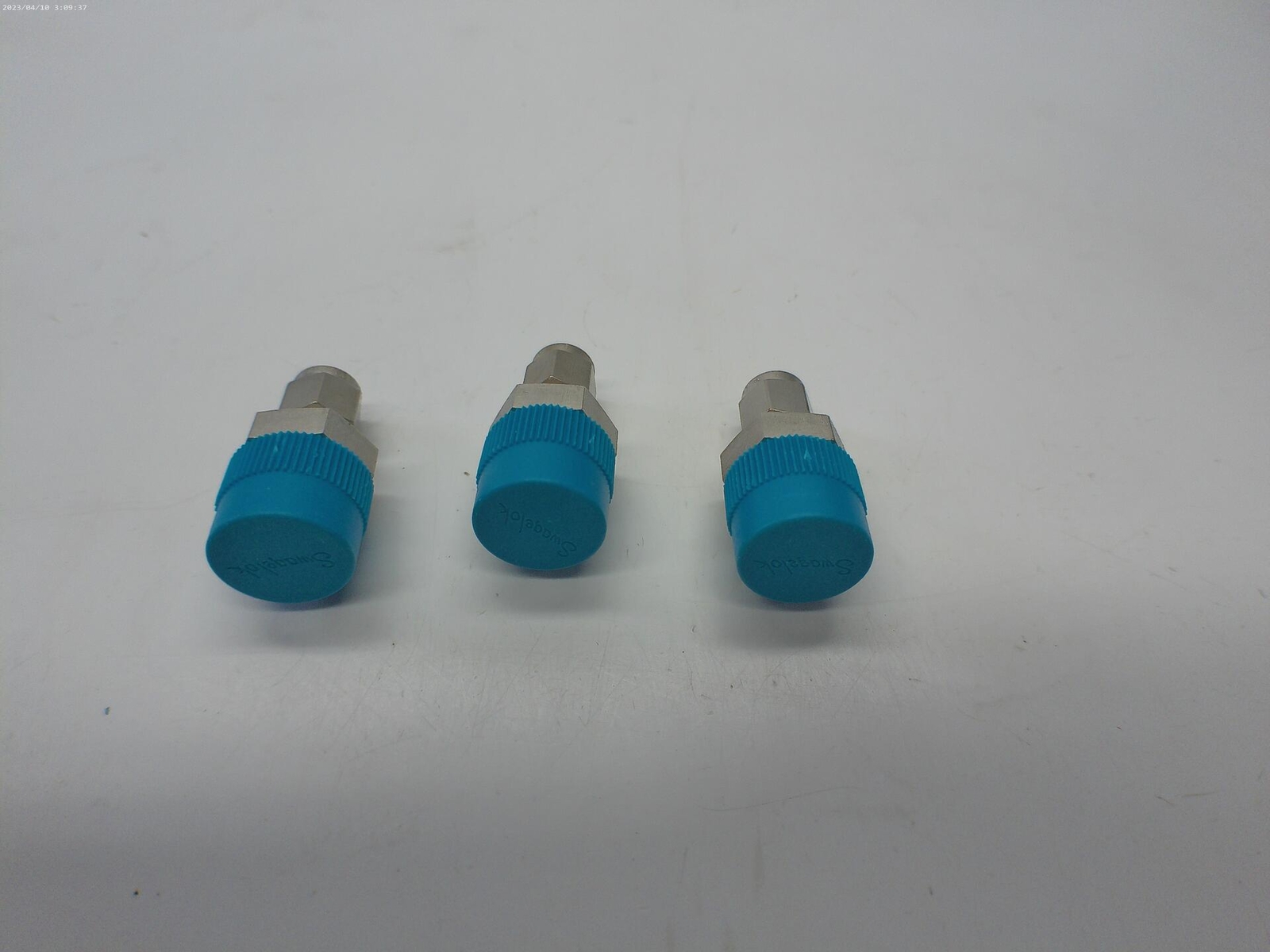 SWAGELOK SS-200-1-6 CONNECTOR LOT OF 3 NSNP